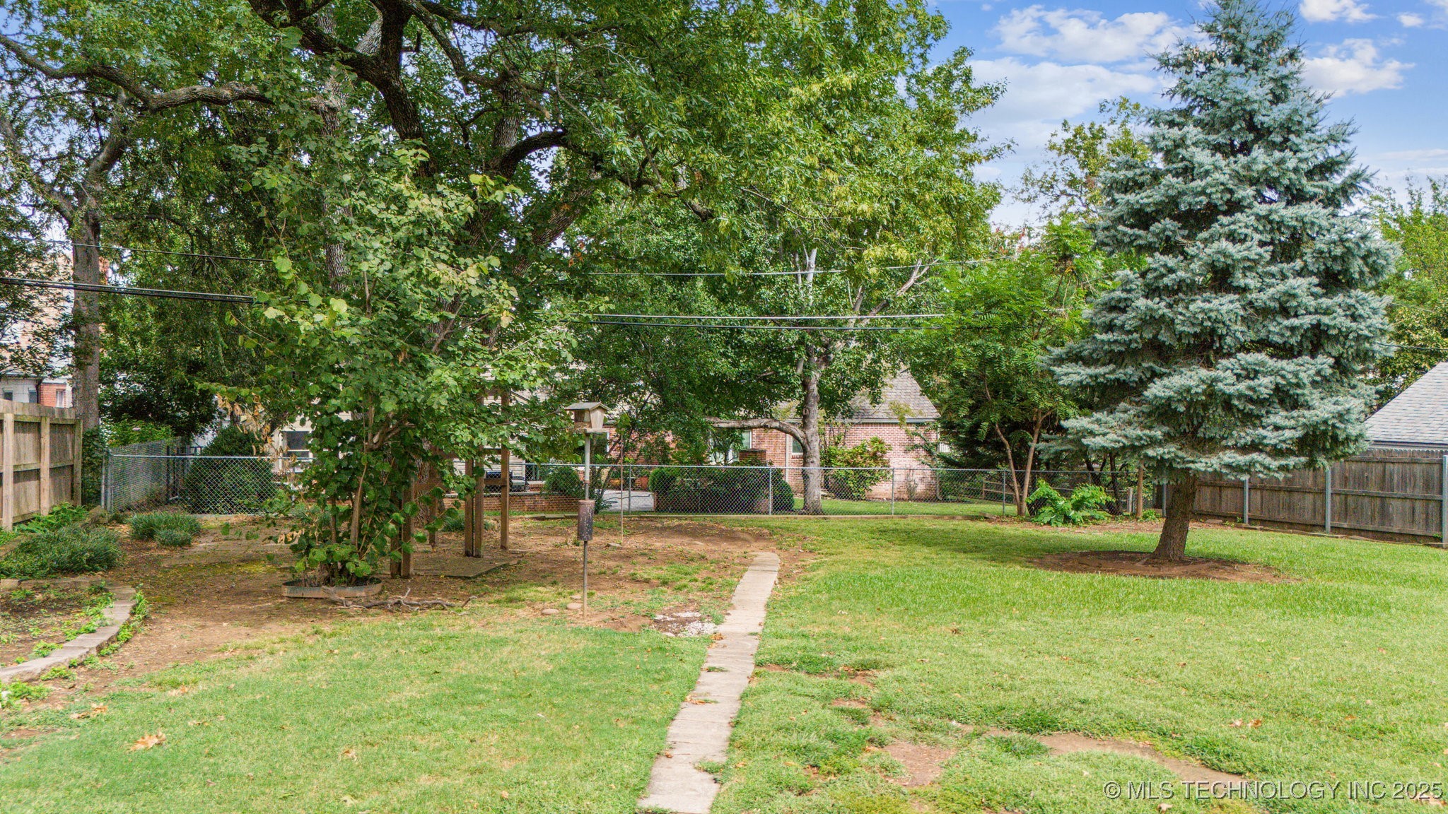 2429 E 22nd Place Property Photo 34