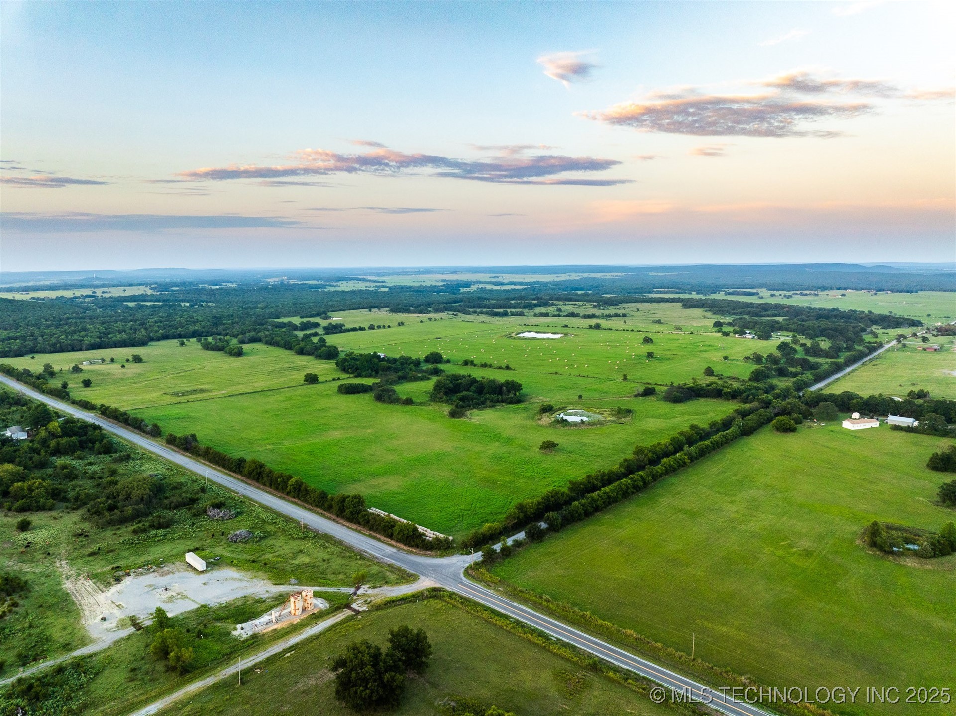 2 Bucklucksy Road Property Photo 2