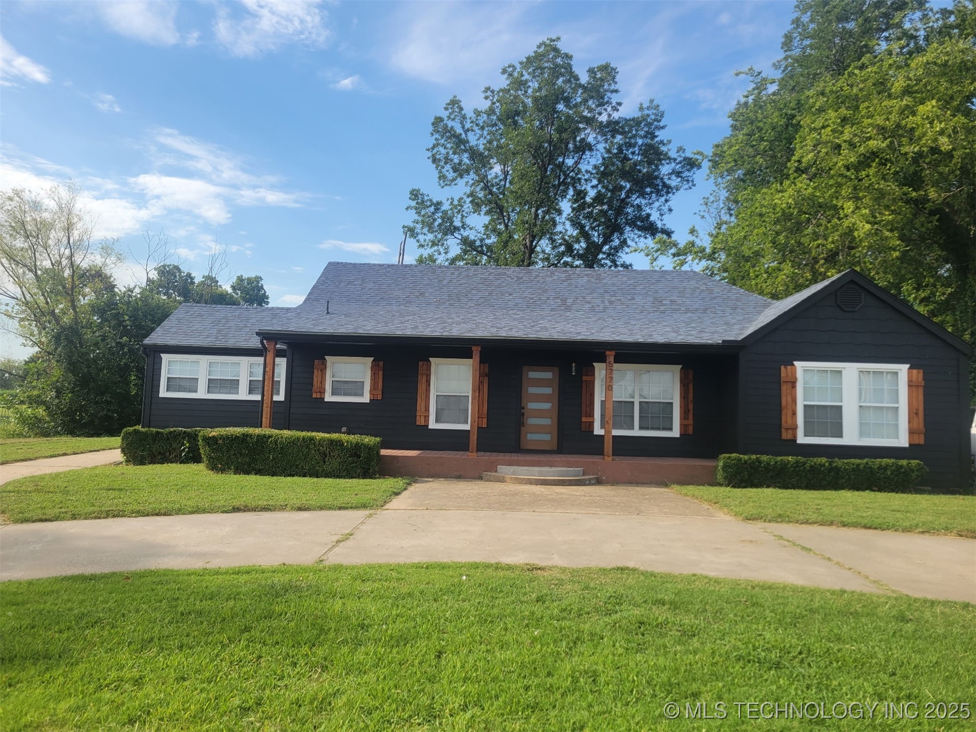 5770 W 41st Street Property Photo 4