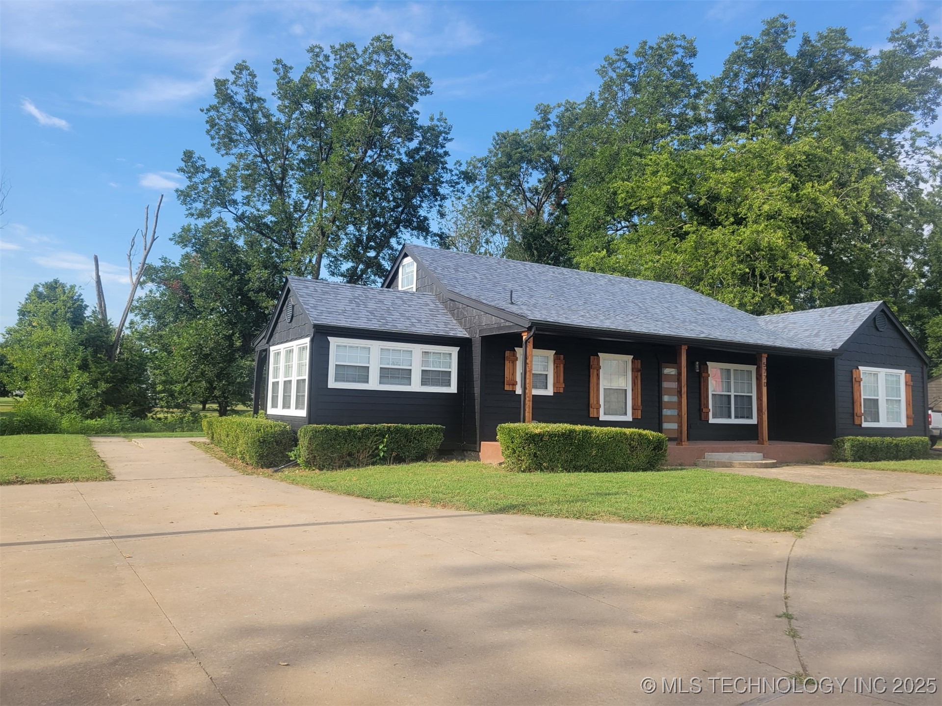 5770 W 41st Street Property Photo 5