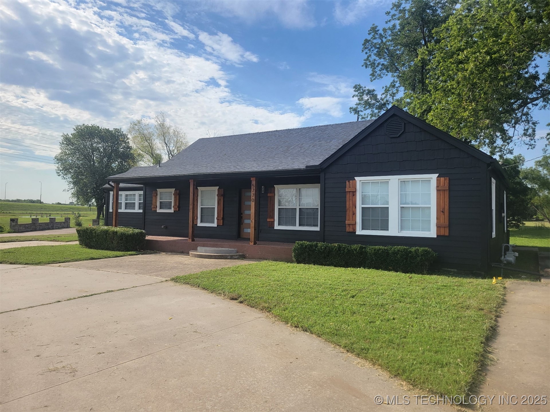 5770 W 41st Street Property Photo 7