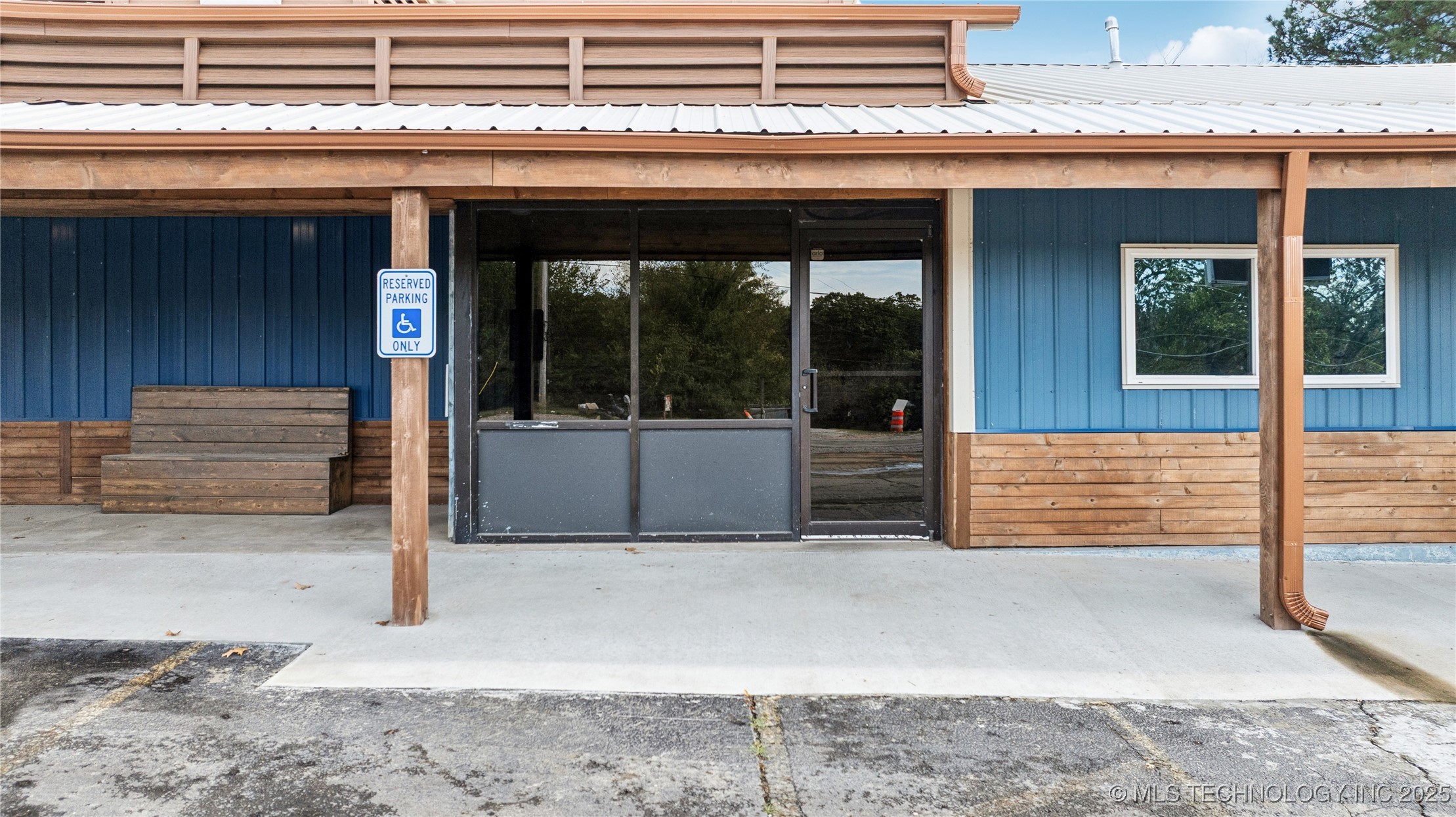 29301 Highway 82 Property Photo 6