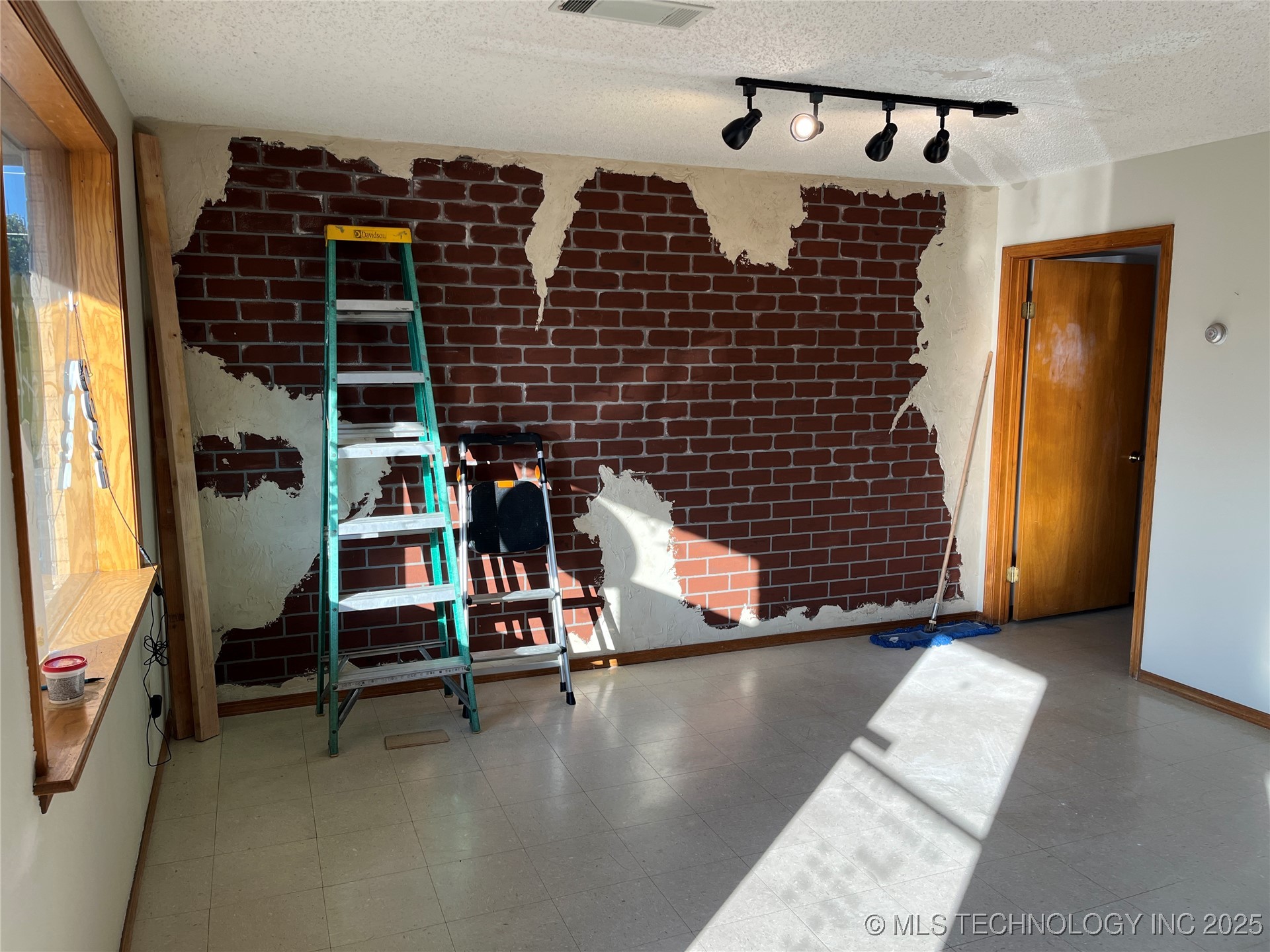 112 S Thornton Property Photo 3