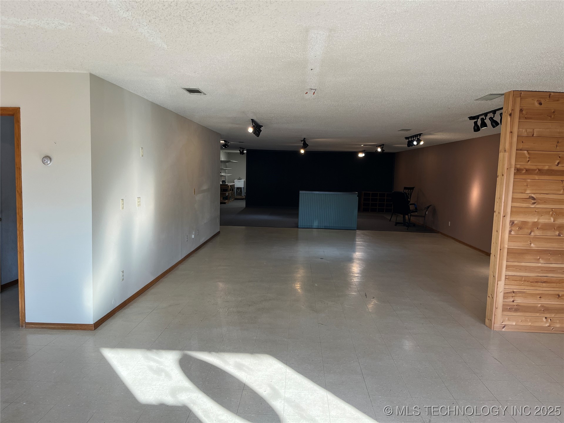 112 S Thornton Property Photo 4