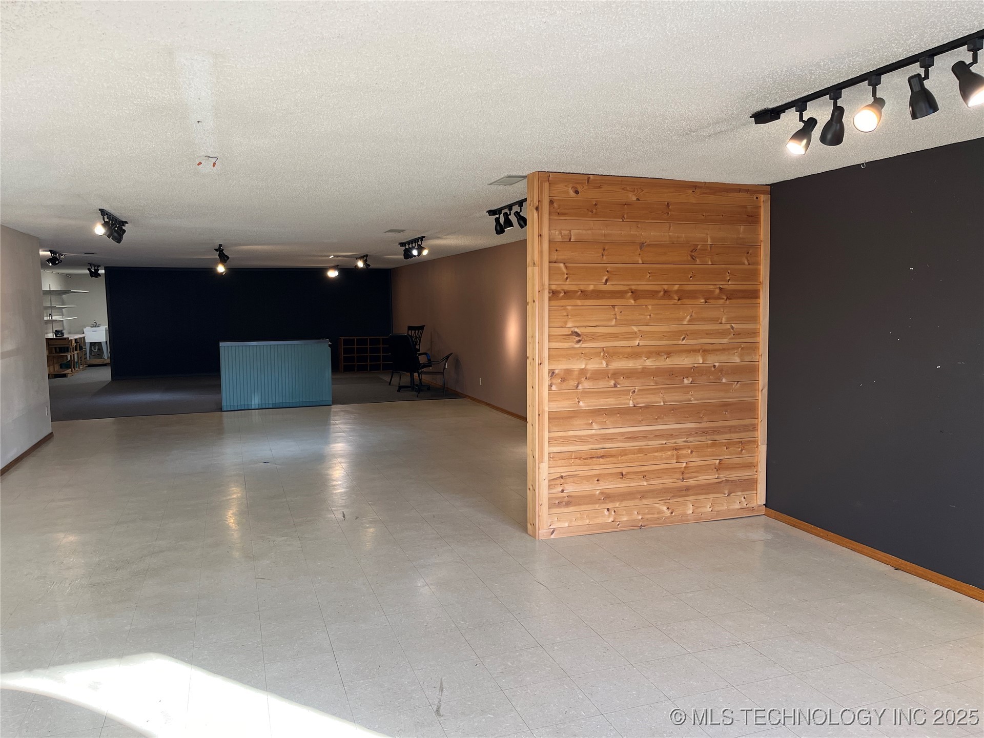 112 S Thornton Property Photo 5