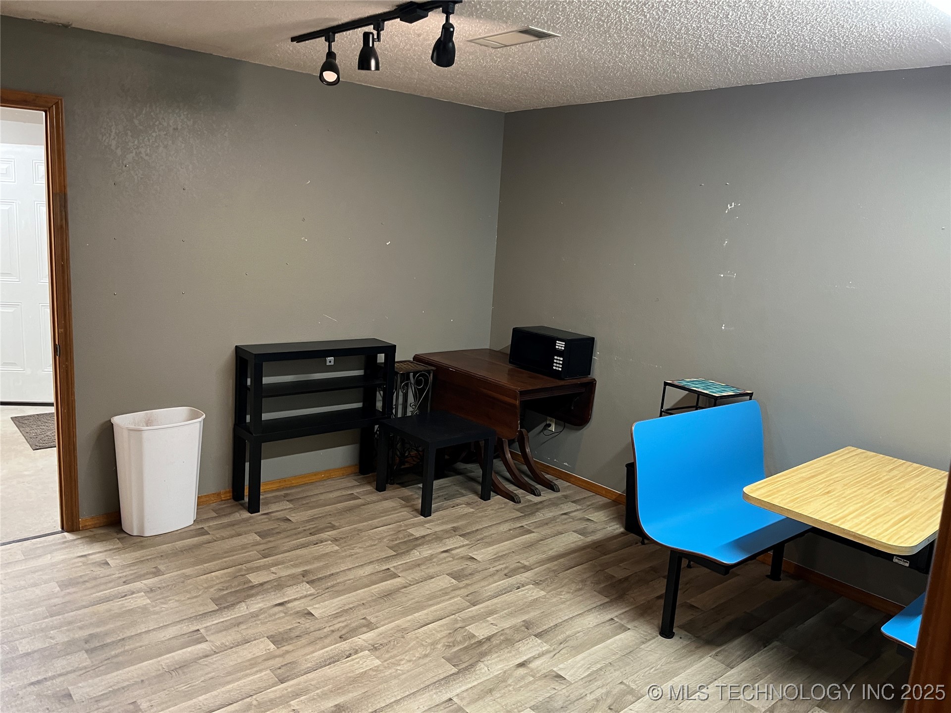 112 S Thornton Property Photo 10