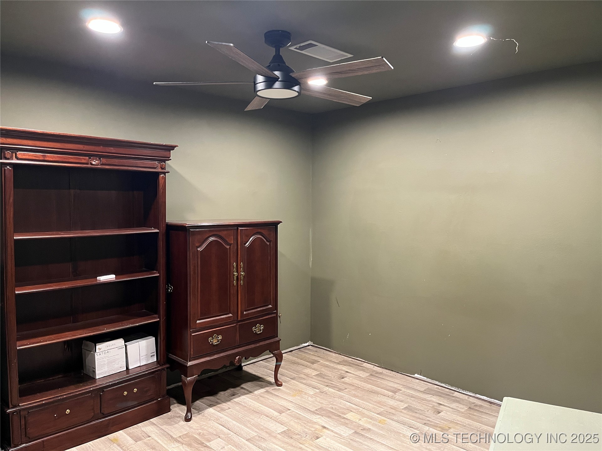 112 S Thornton Property Photo 16