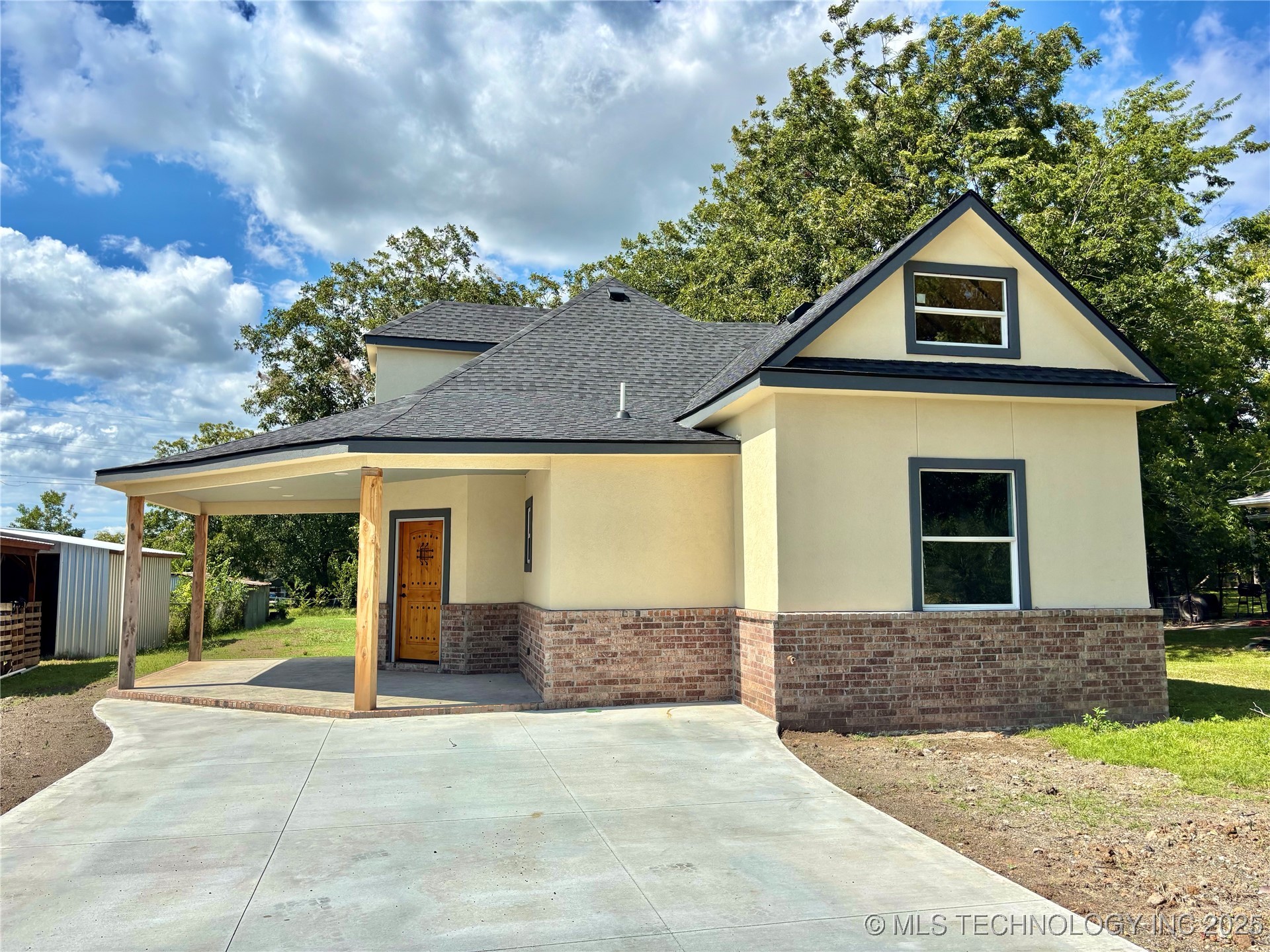 609 N C Street Property Photo 1