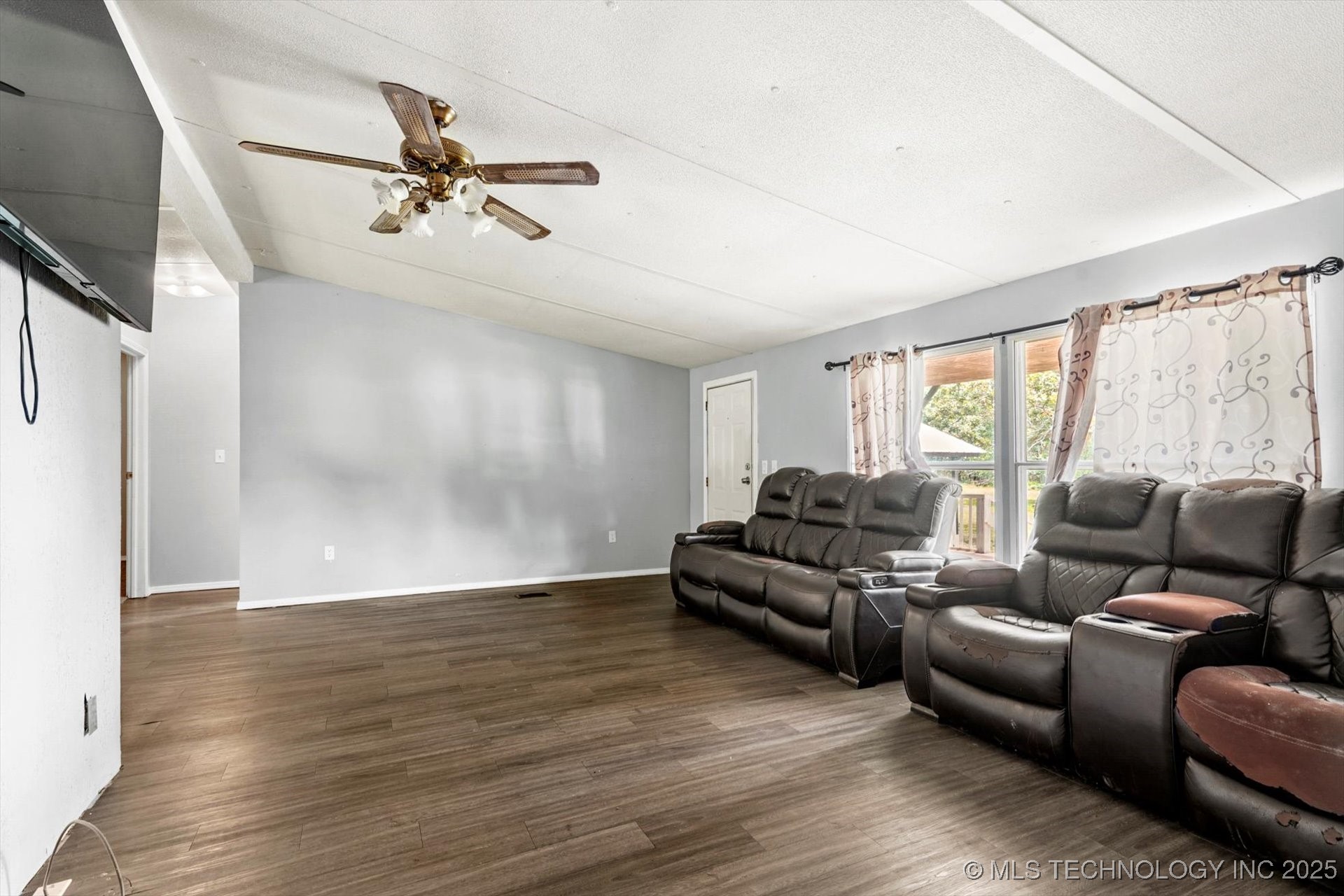 22165 W Hickory Drive Property Photo 7