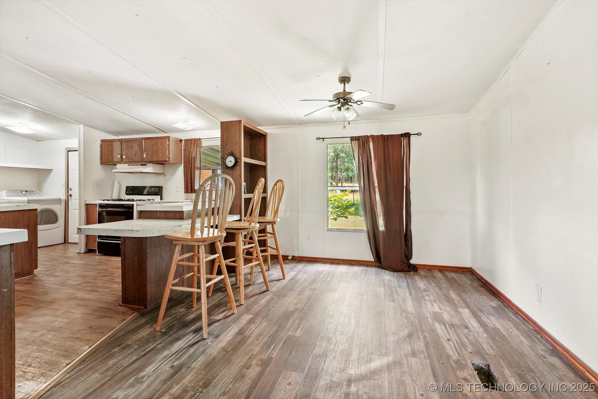 22165 W Hickory Drive Property Photo 8