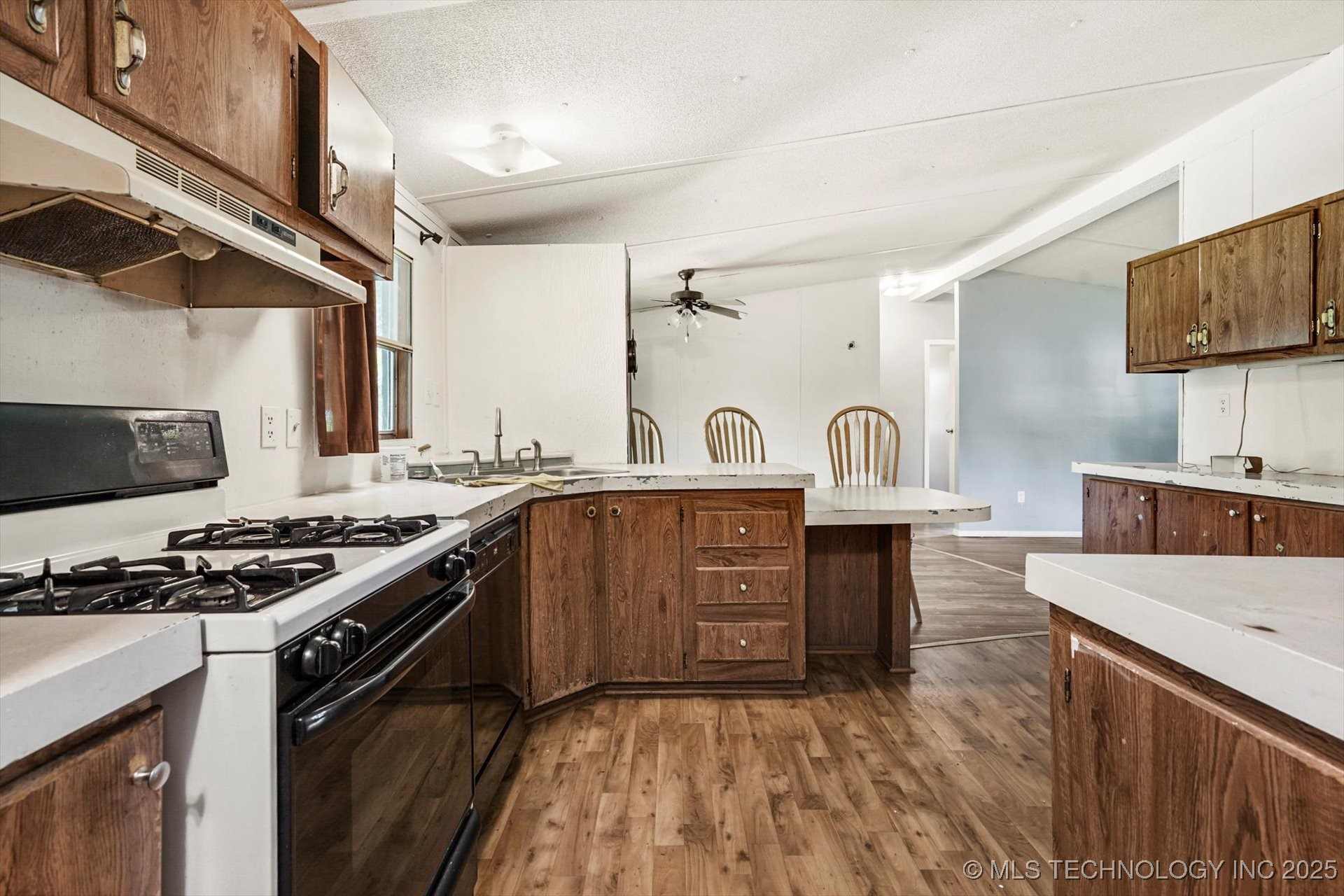 22165 W Hickory Drive Property Photo 10