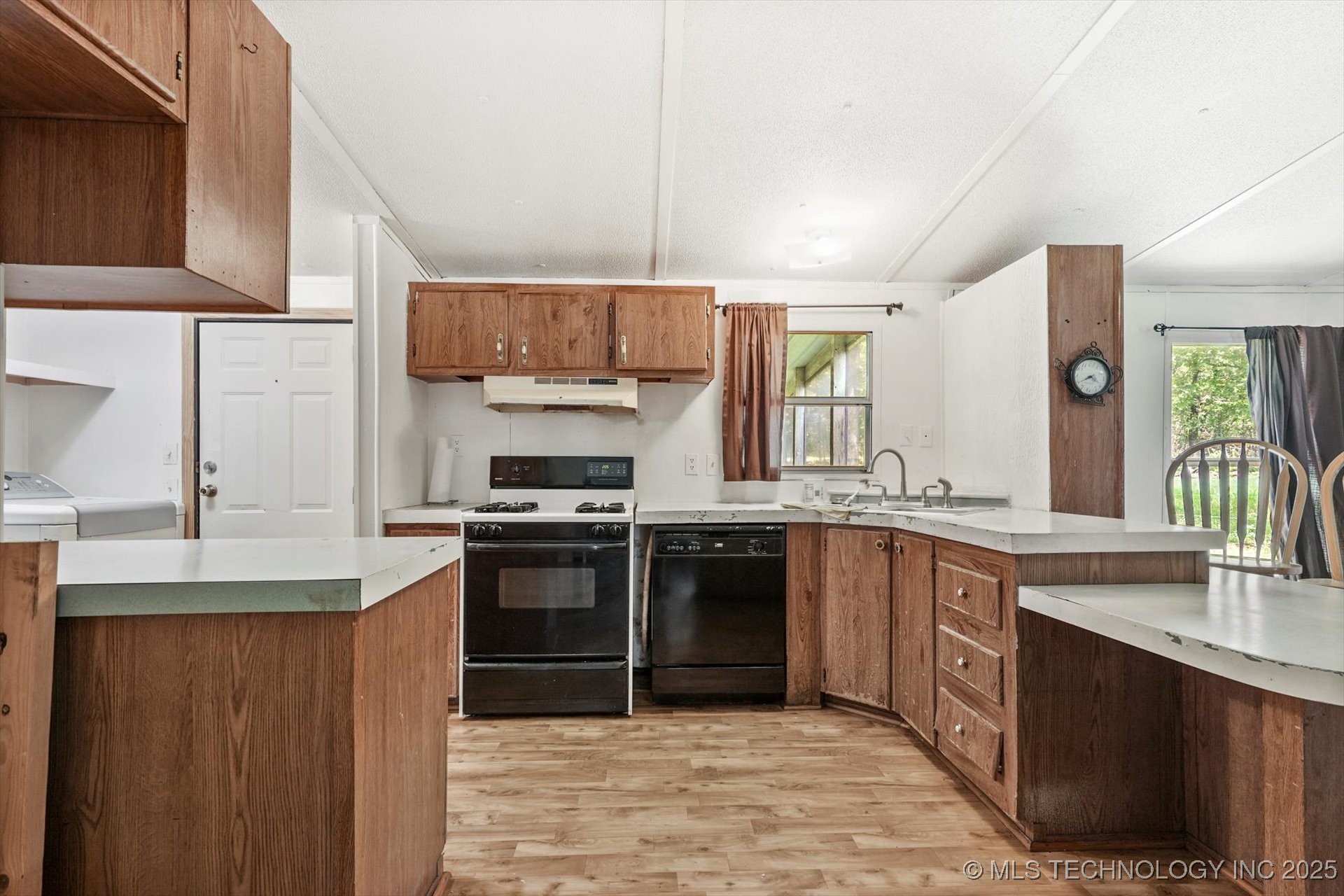 22165 W Hickory Drive Property Photo 11