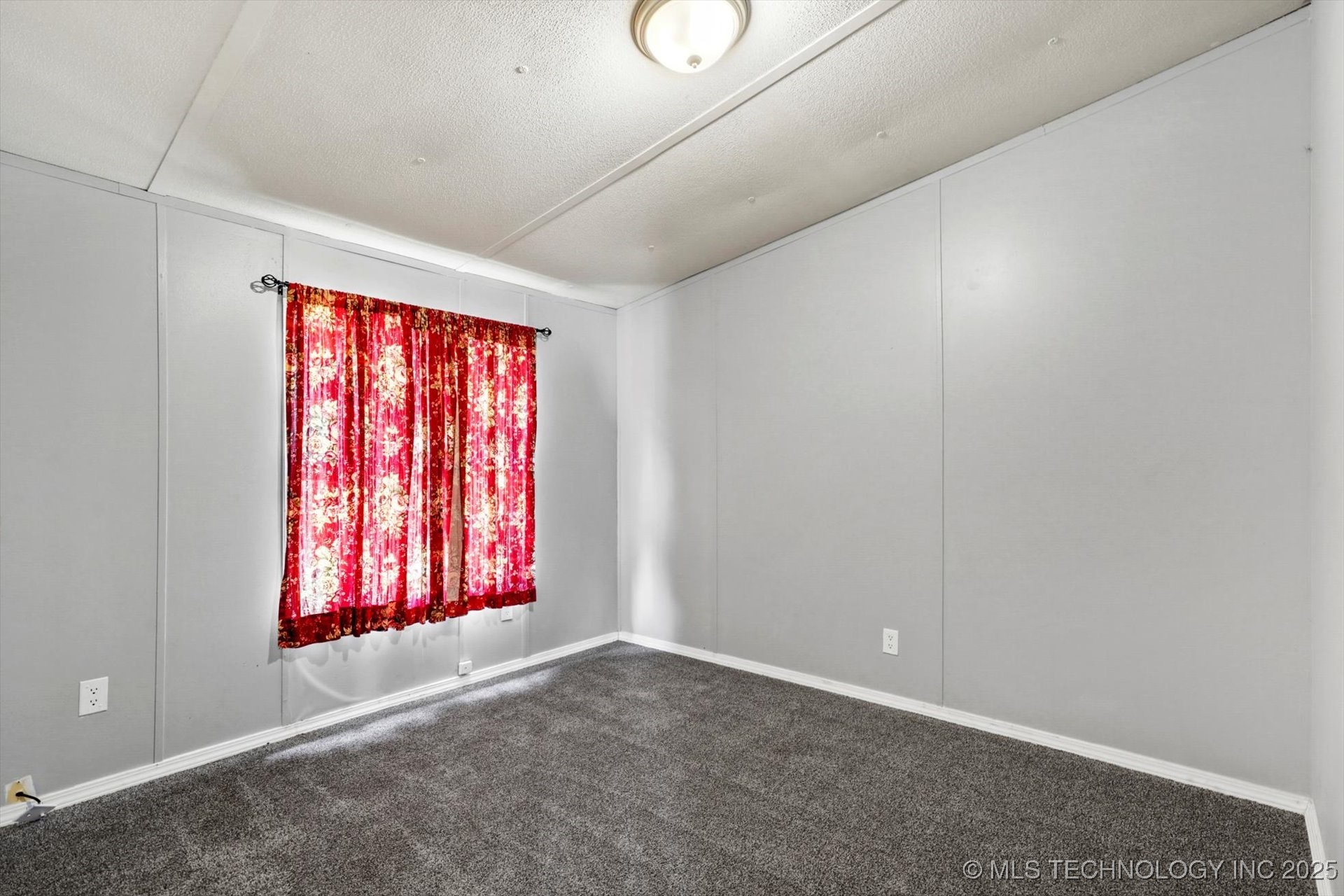 22165 W Hickory Drive Property Photo 18