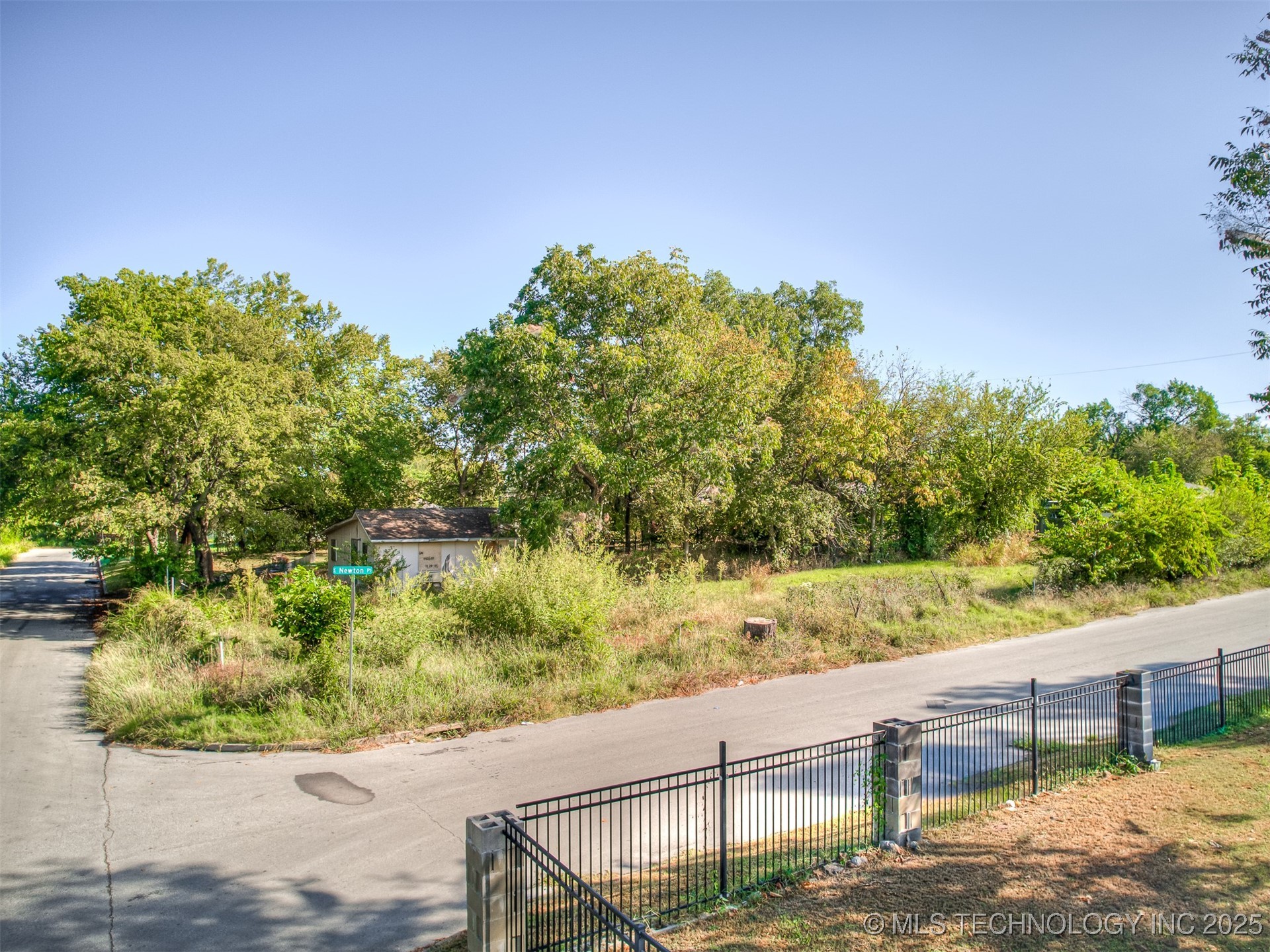 1327 N Rockford Avenue Property Photo 1