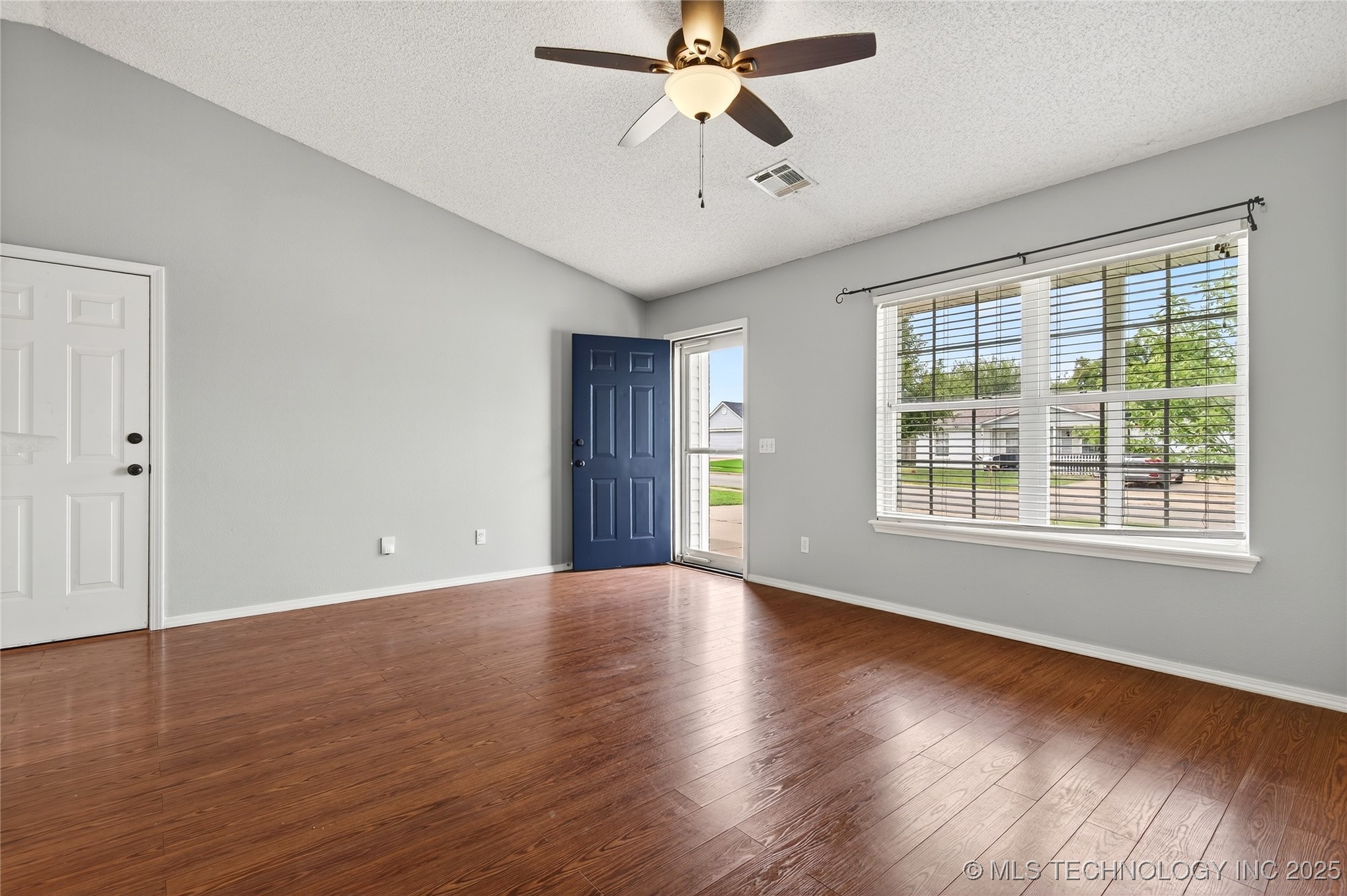 624 Ne Fenway Avenue Property Photo 7