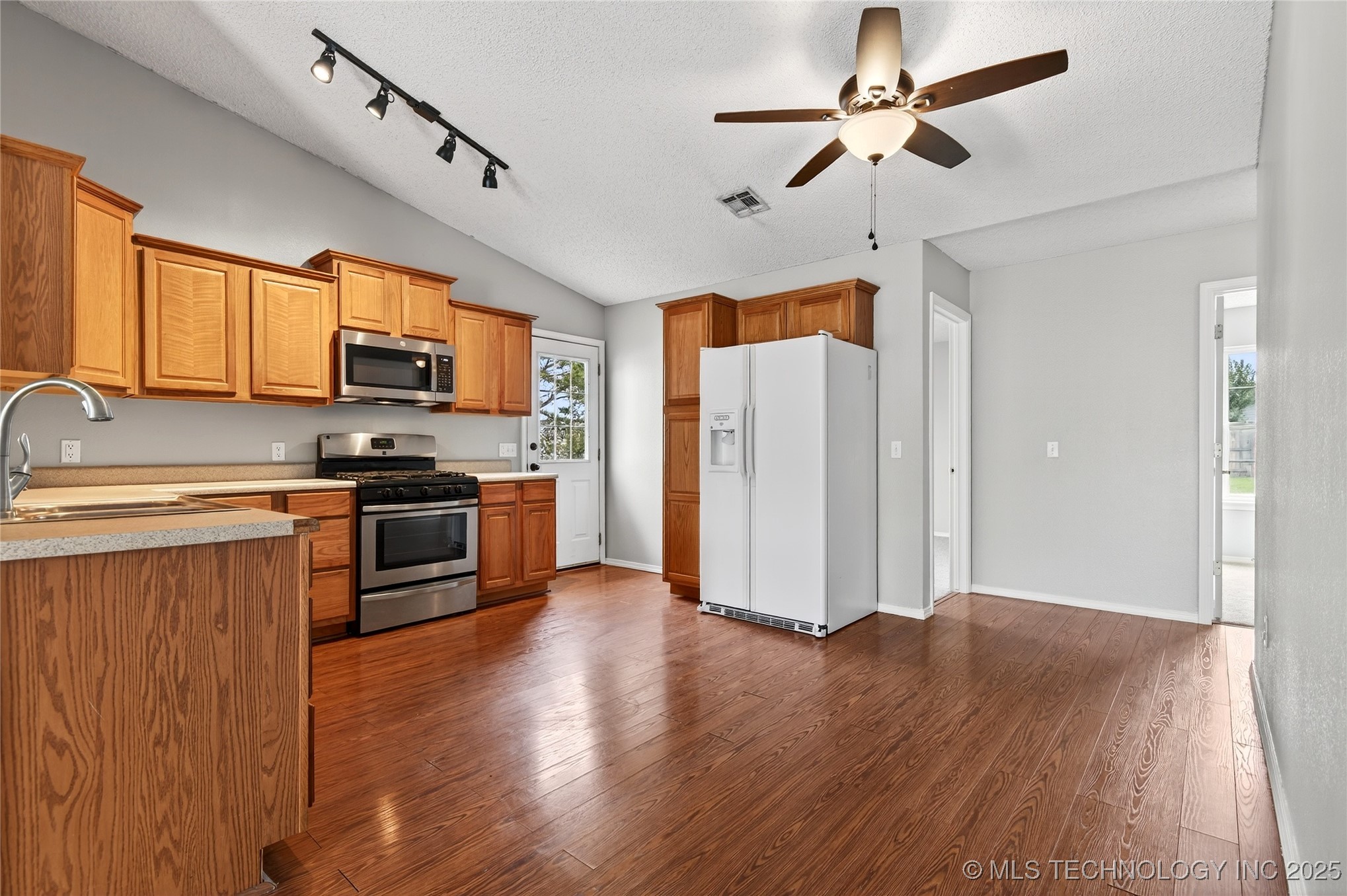 624 Ne Fenway Avenue Property Photo 8