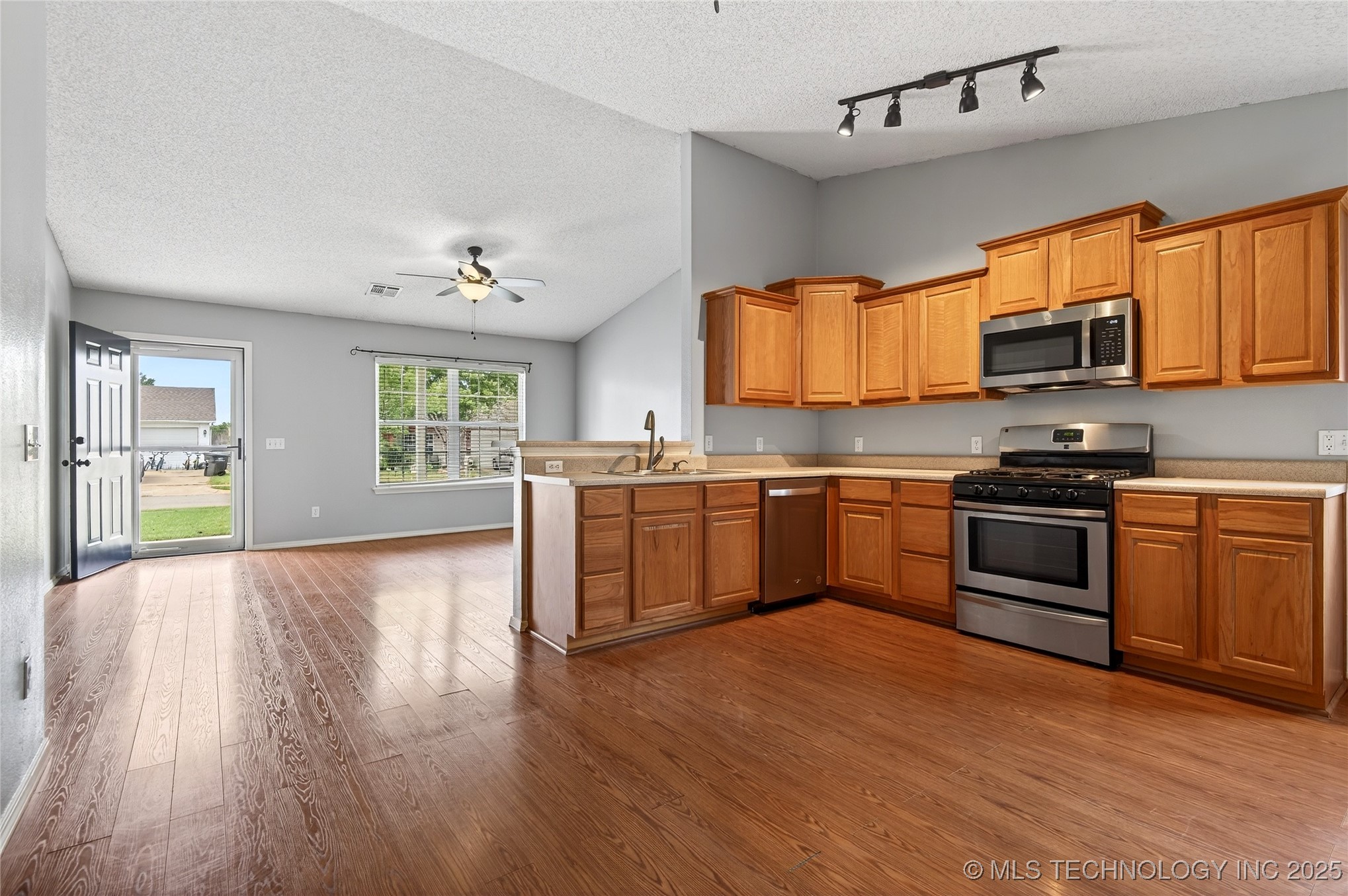 624 Ne Fenway Avenue Property Photo 9