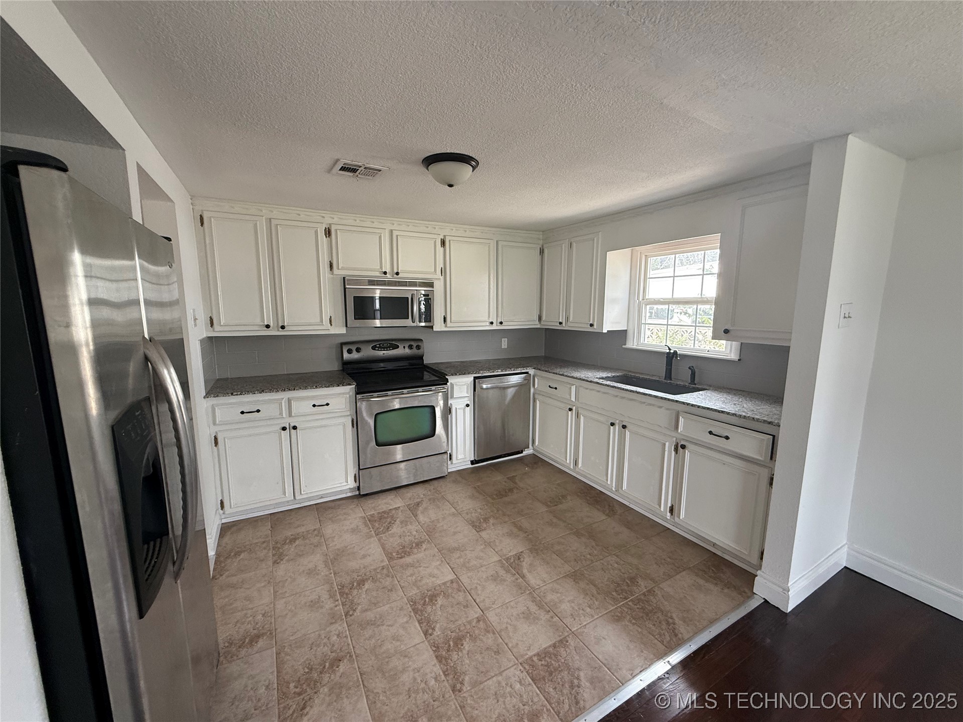 10035 Bryant Road Property Photo 11