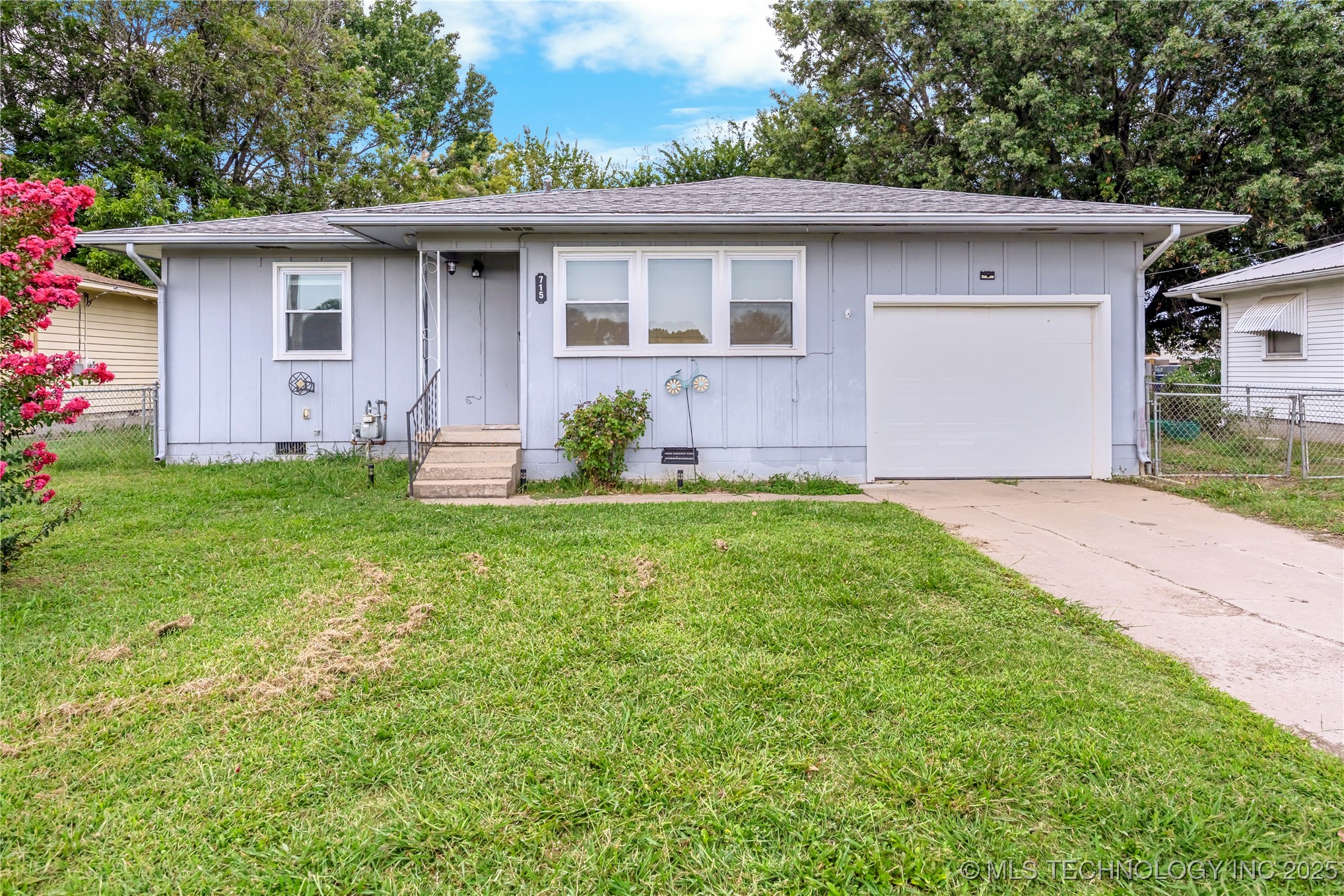 715 N Adair Property Photo 3