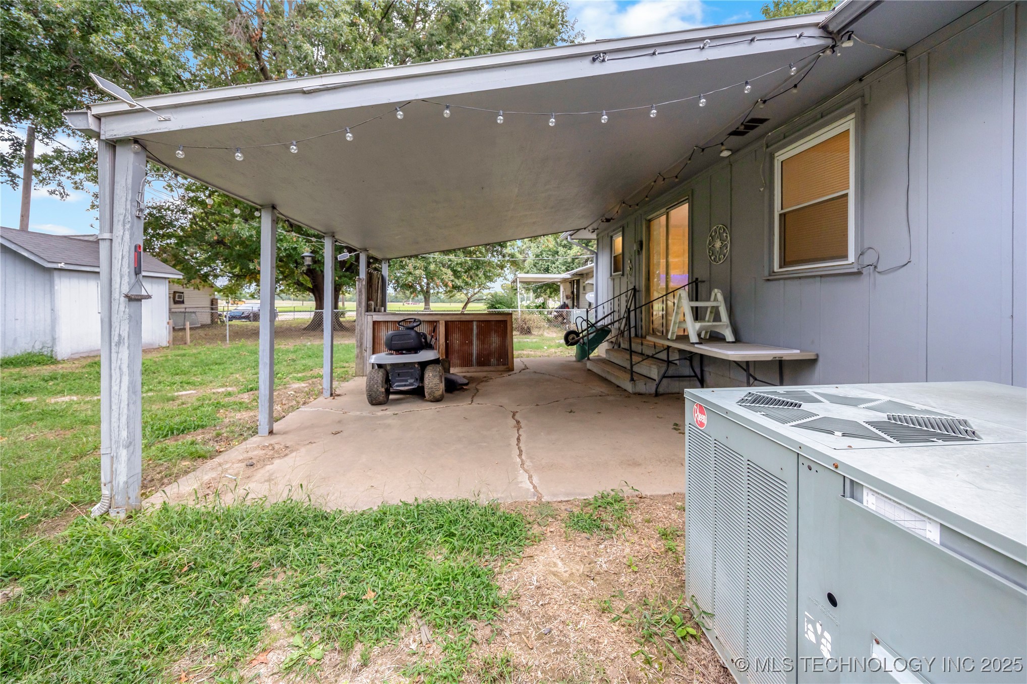 715 N Adair Property Photo 26