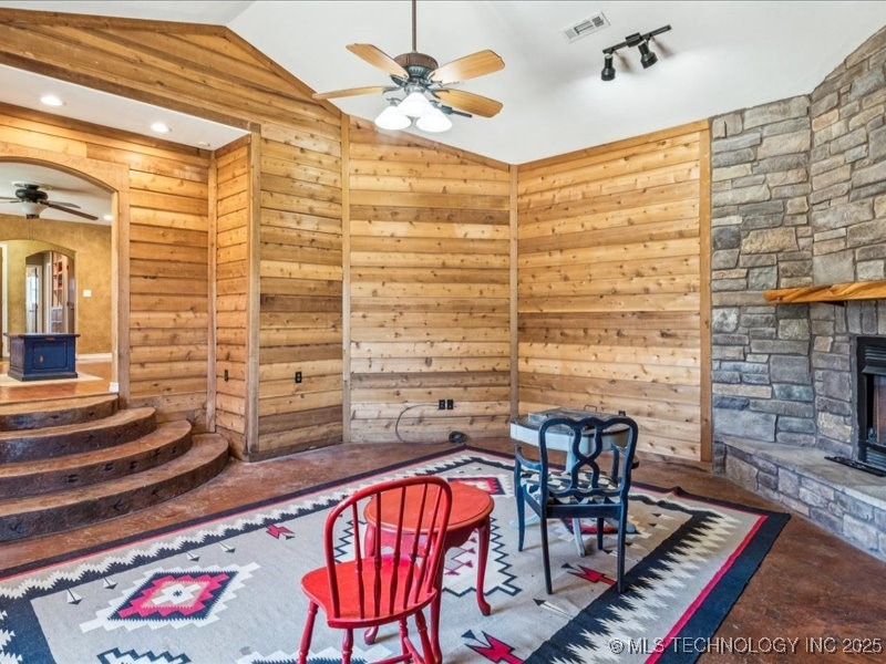 751 Christmas Lane Property Photo 10