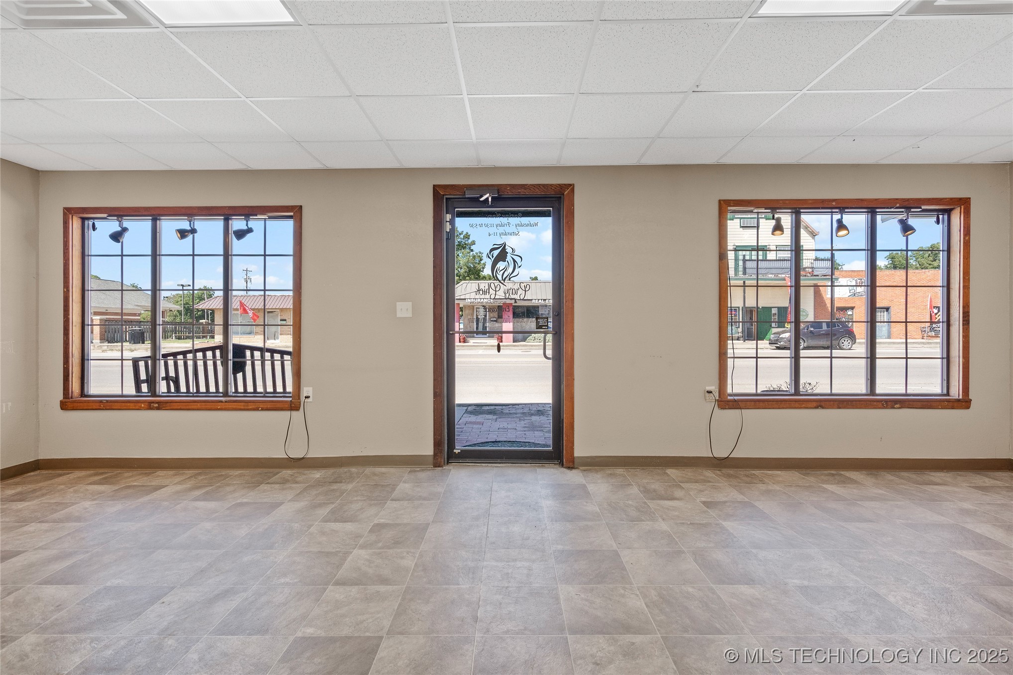 314 E Main Property Photo 4