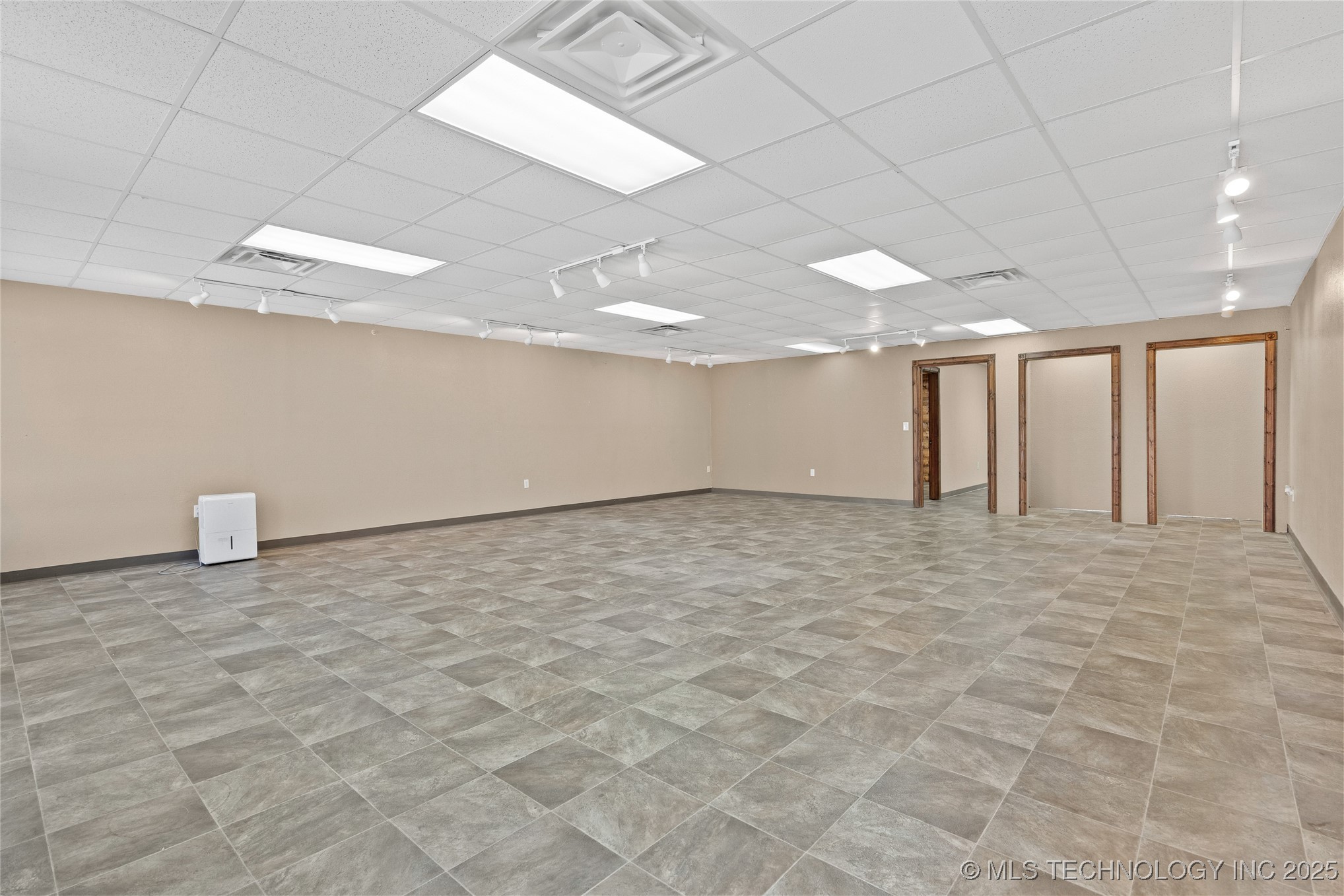 314 E Main Property Photo 5