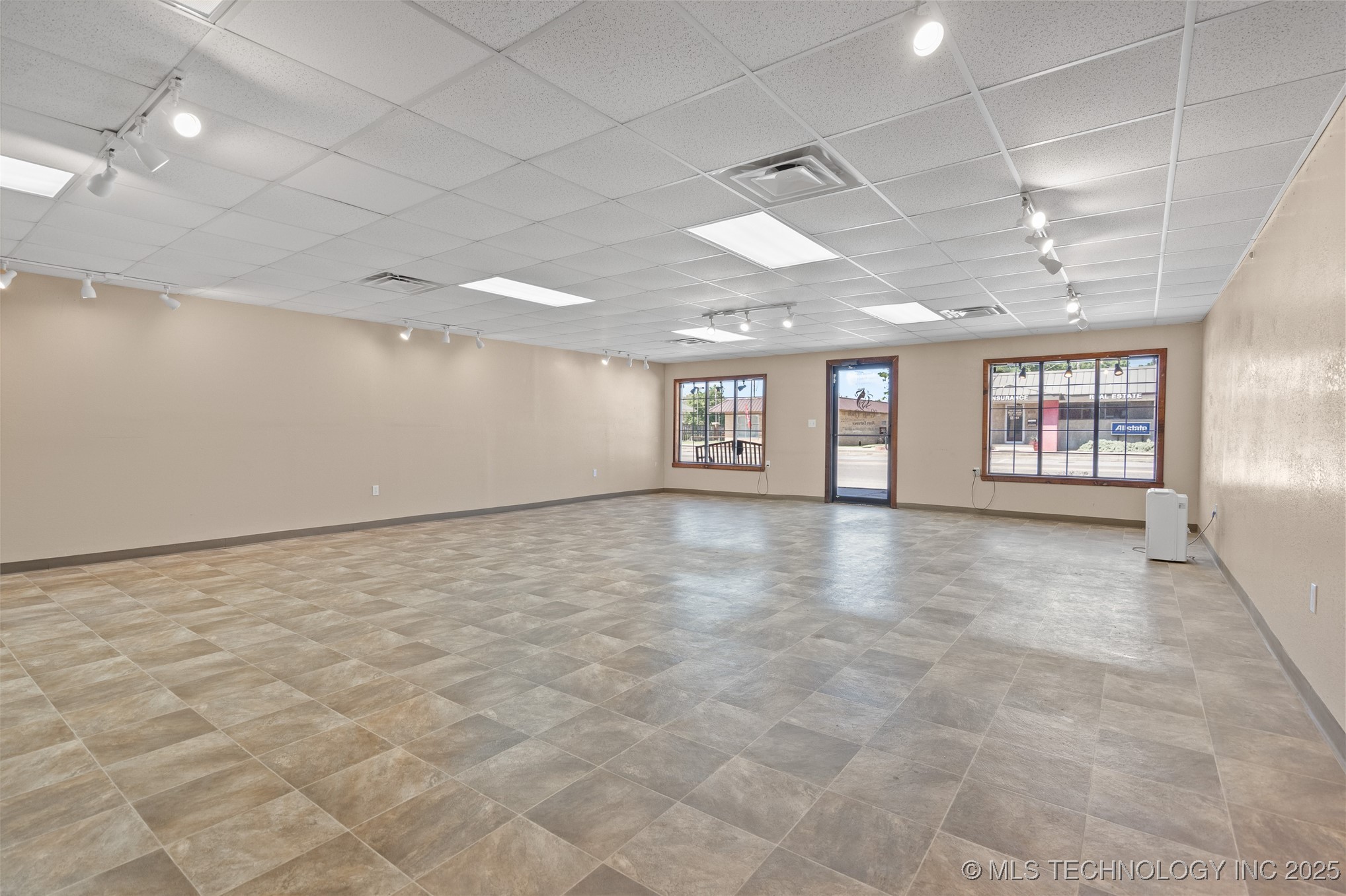 314 E Main Property Photo 7