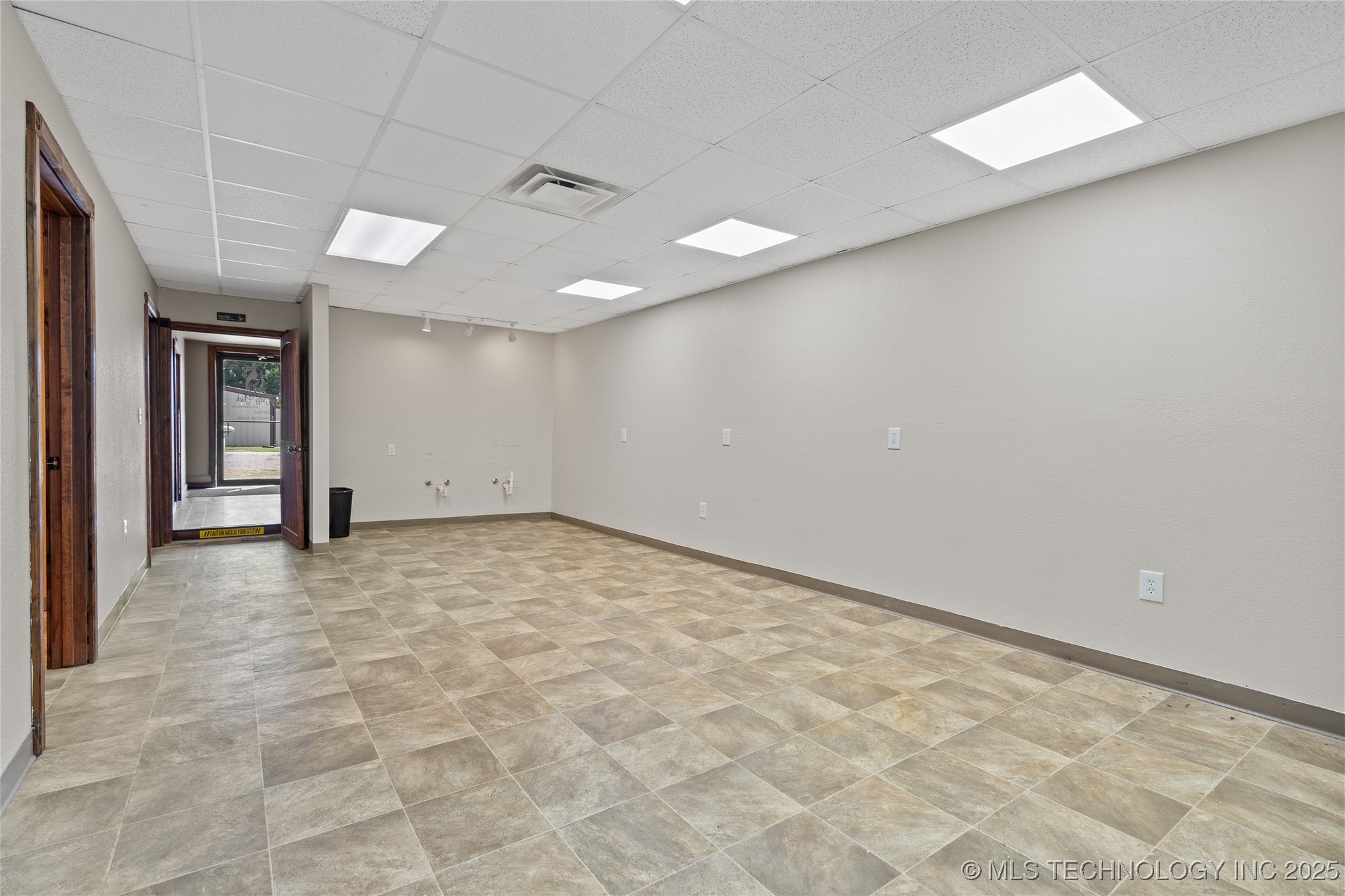 314 E Main Property Photo 8