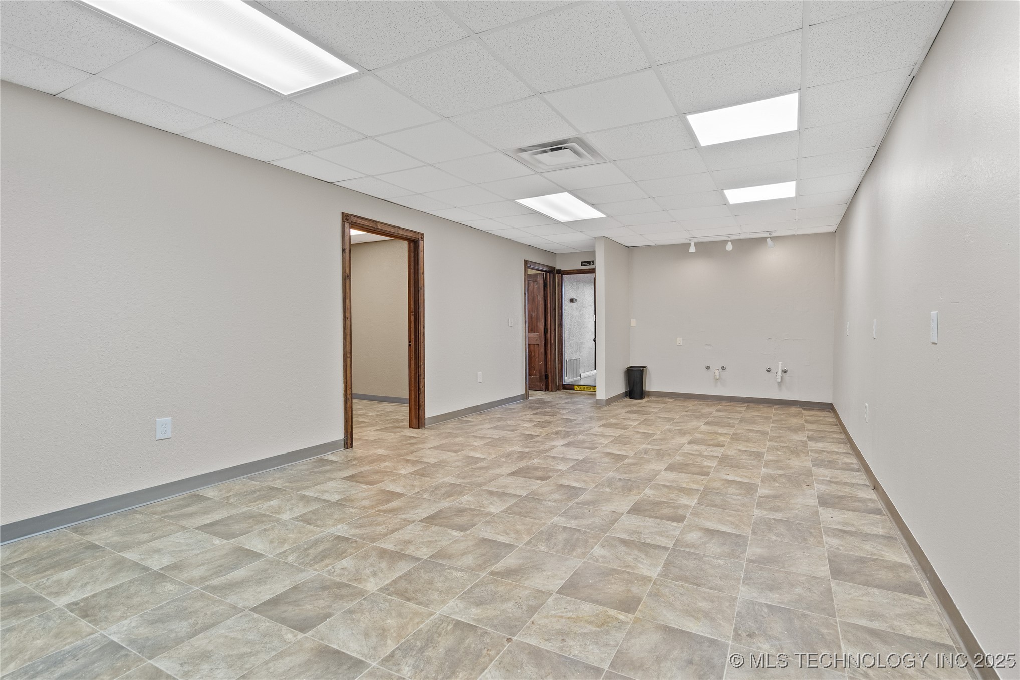 314 E Main Property Photo 9