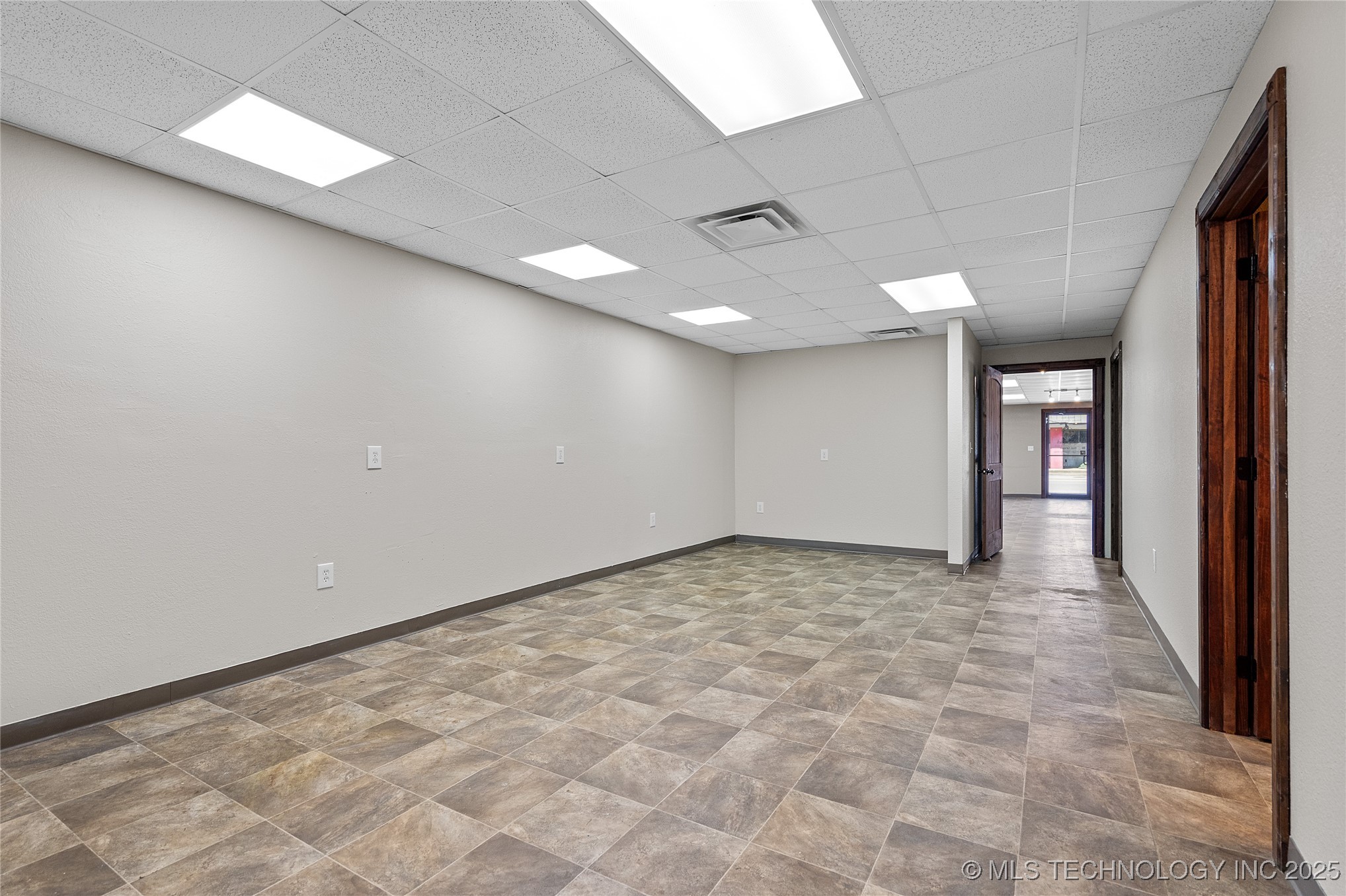 314 E Main Property Photo 10