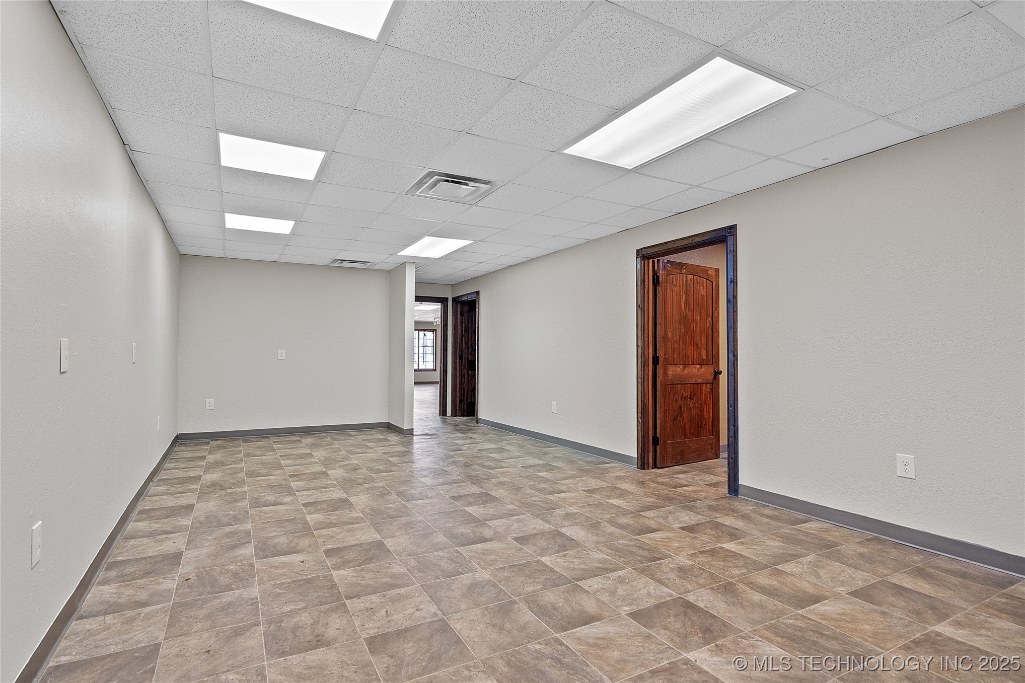 314 E Main Property Photo 11