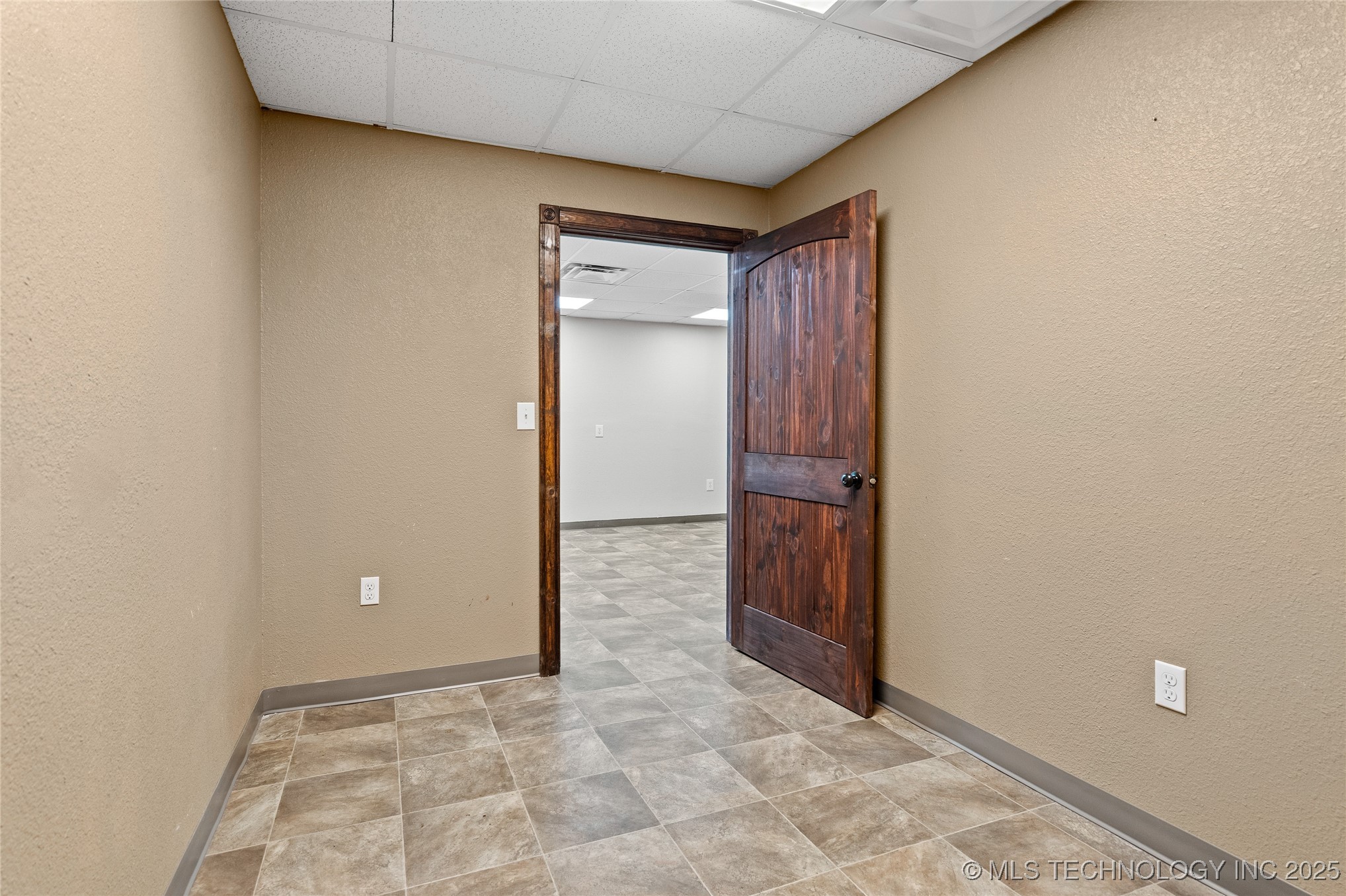 314 E Main Property Photo 13