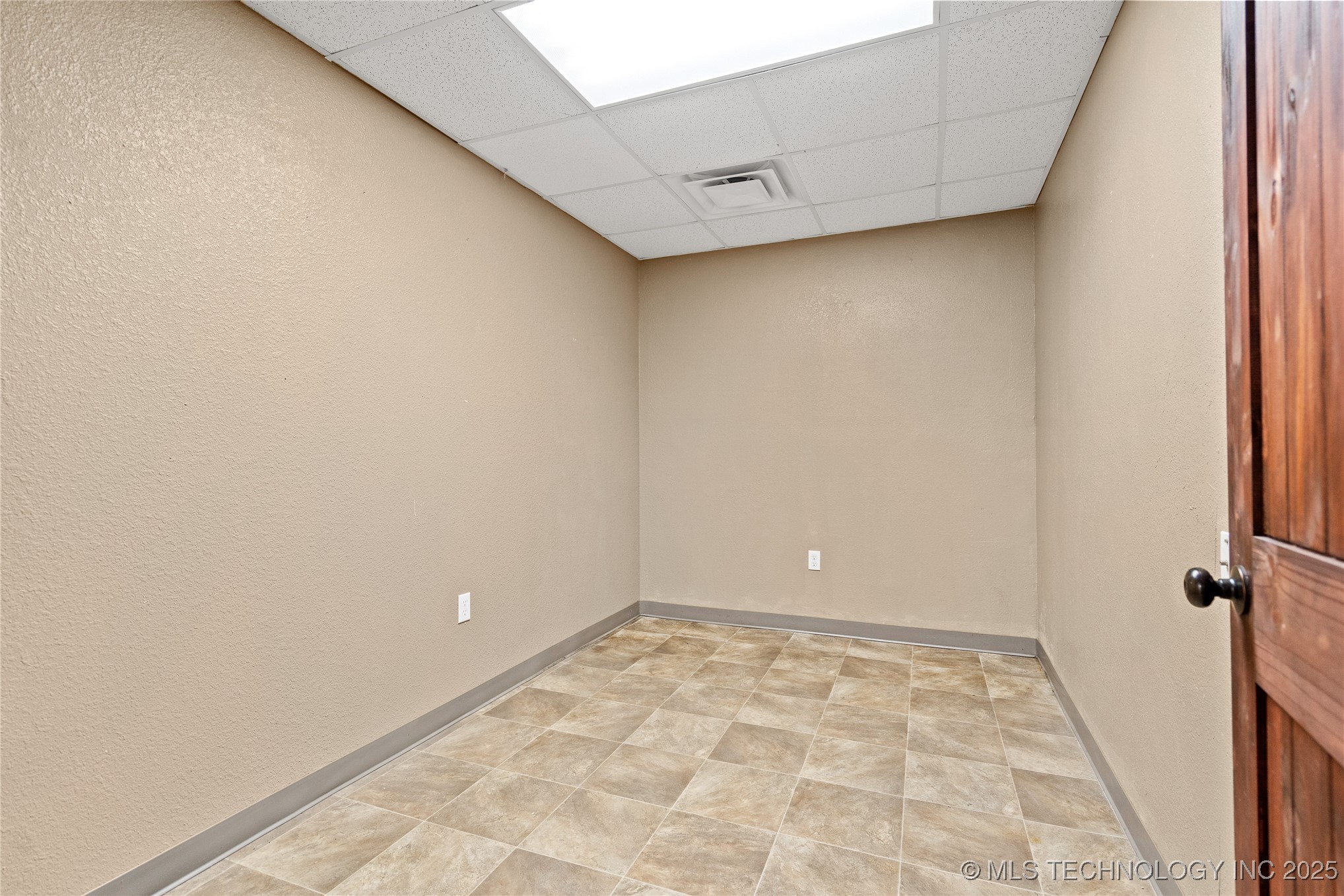 314 E Main Property Photo 14