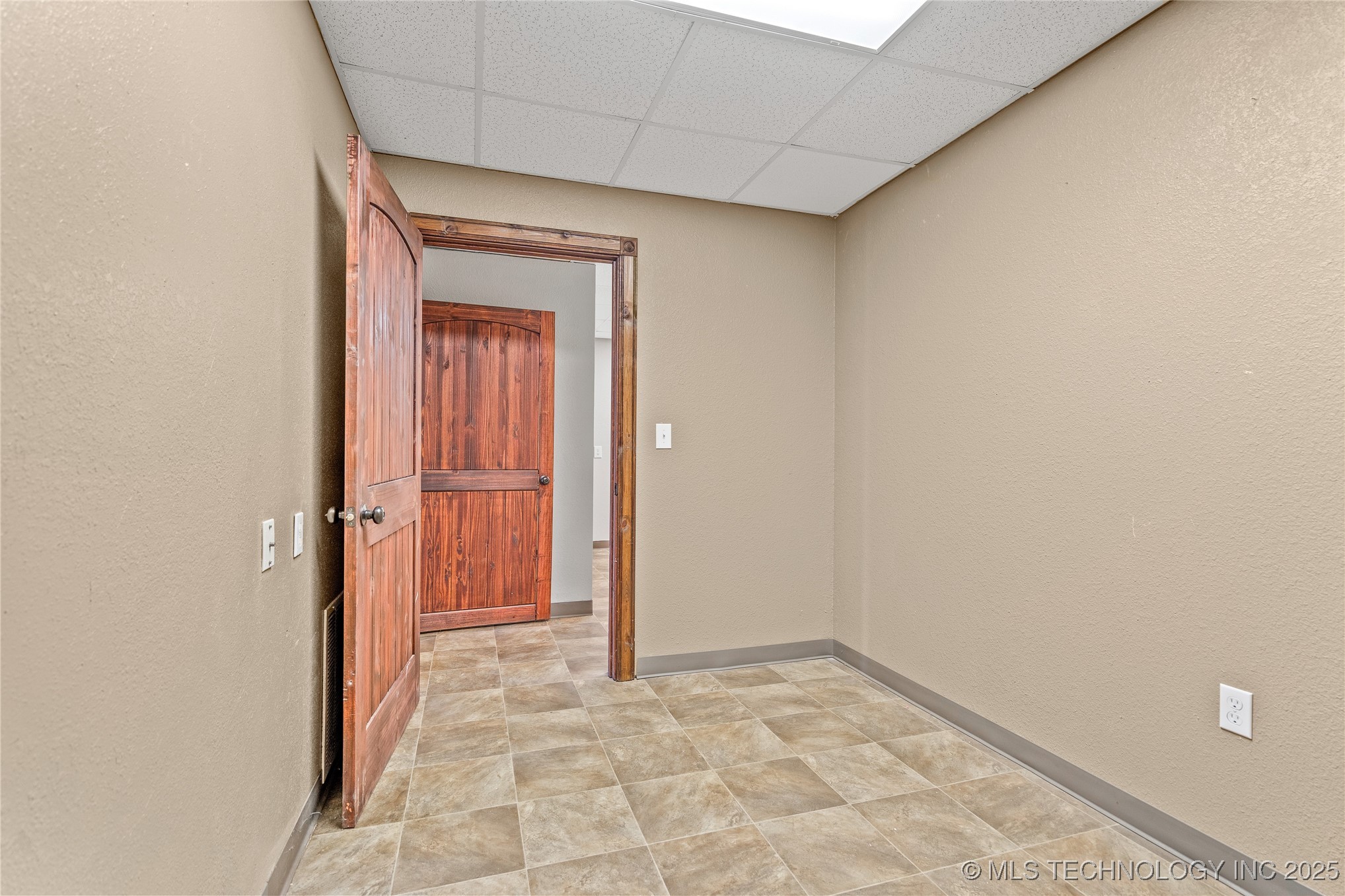 314 E Main Property Photo 15