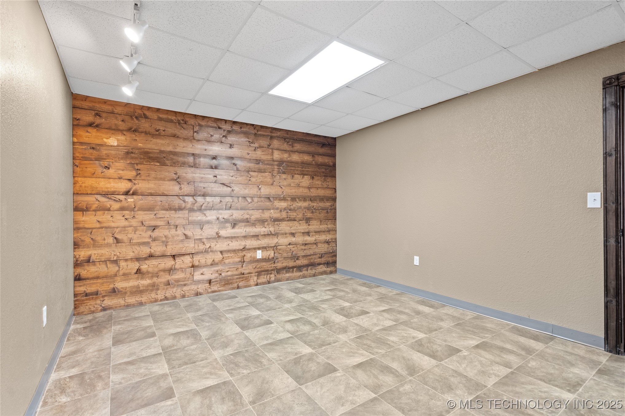 314 E Main Property Photo 17