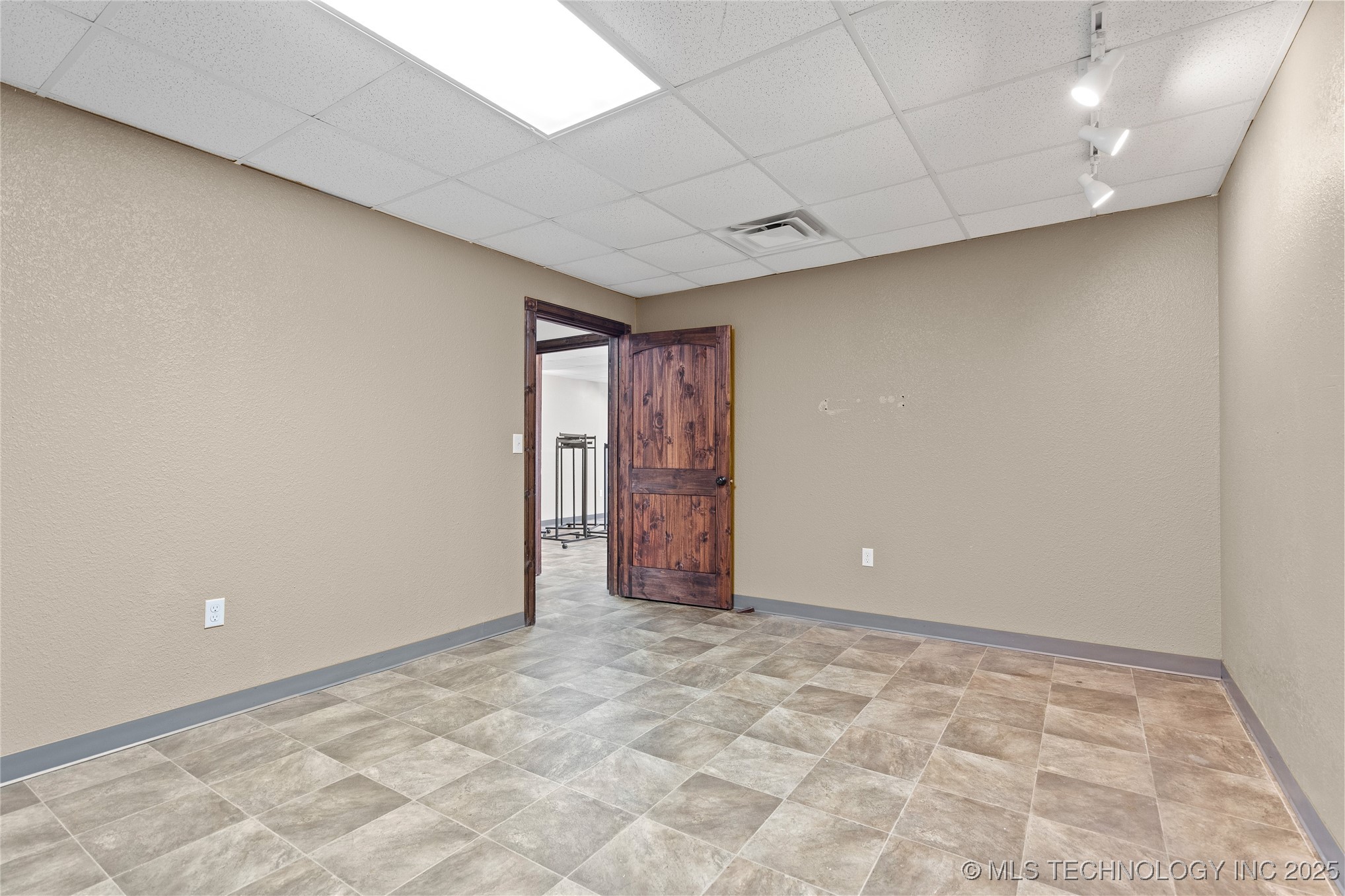 314 E Main Property Photo 18