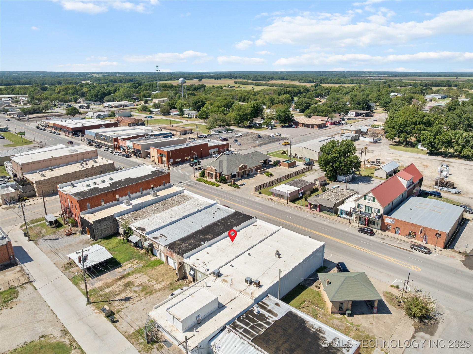 314 E Main Property Photo 32