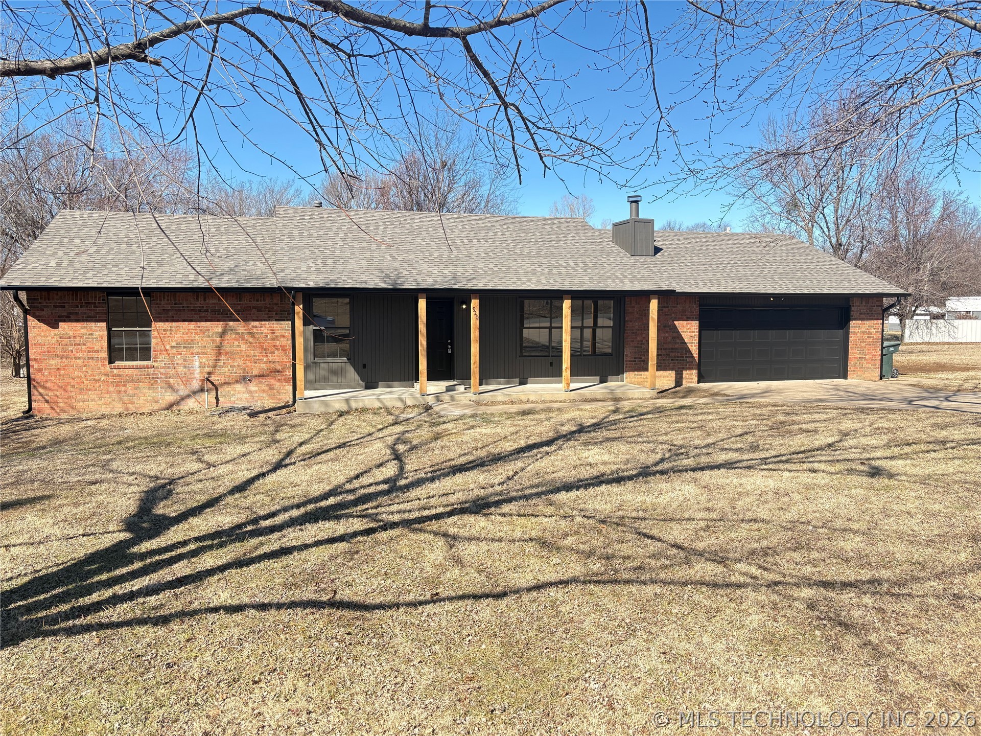 920 N Woodview Drive Property Photo 1