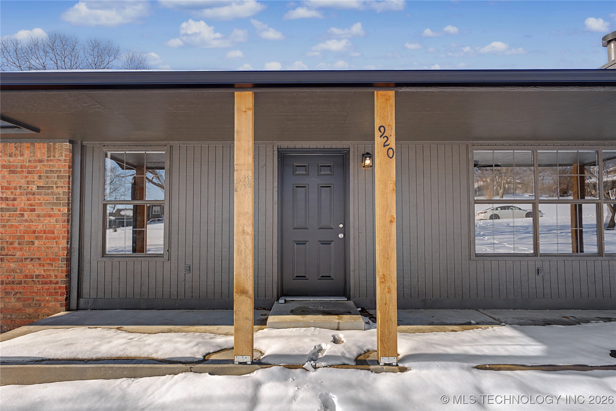 920 N Woodview Drive Property Photo 2