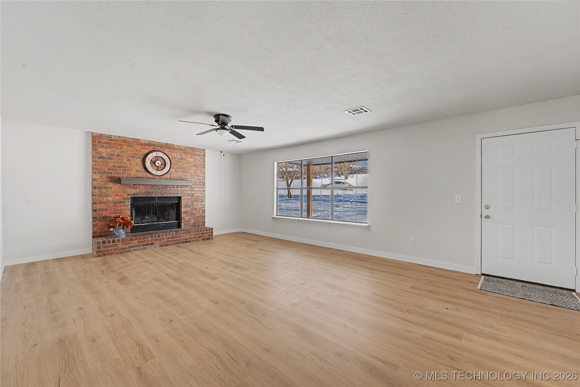 920 N Woodview Drive Property Photo 3