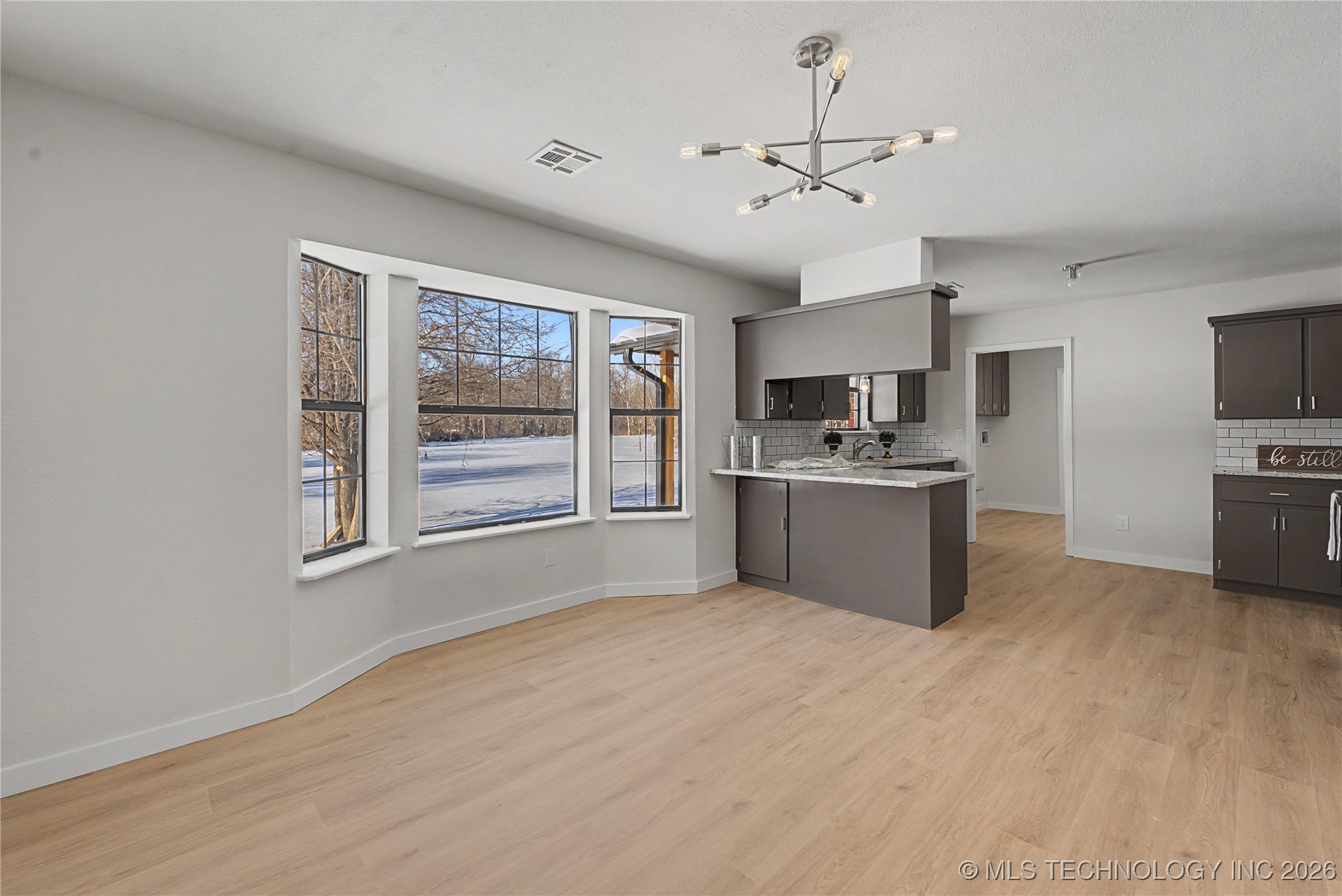 920 N Woodview Drive Property Photo 6