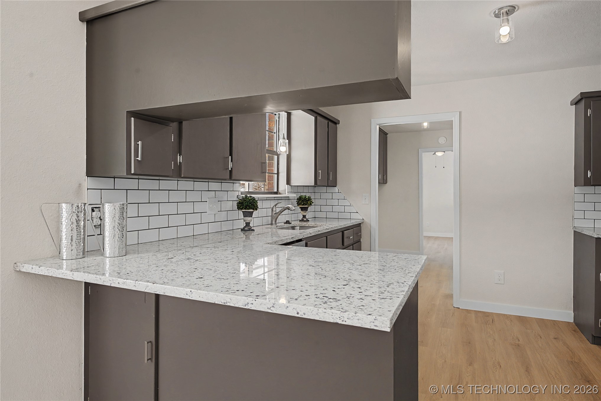 920 N Woodview Drive Property Photo 7