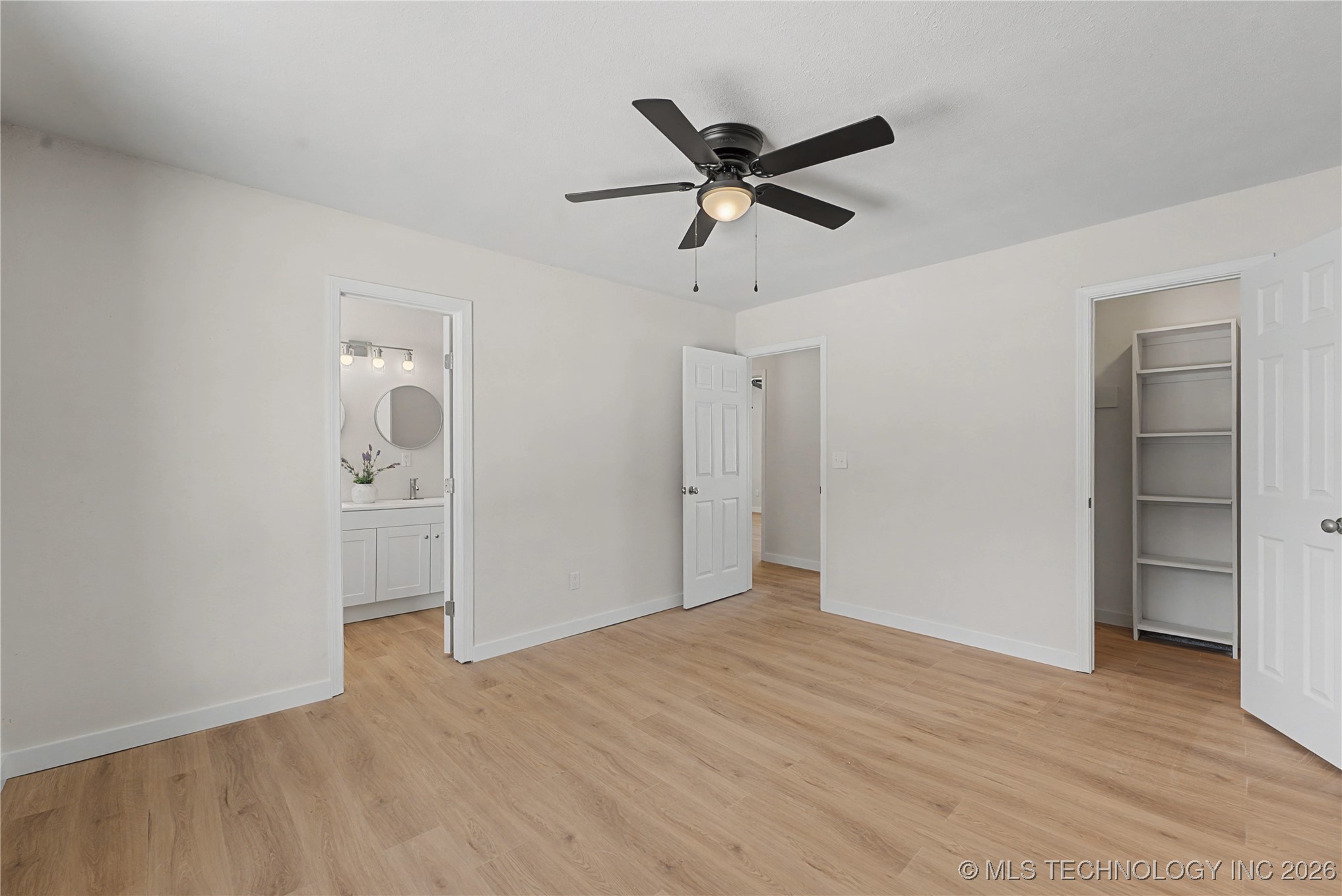 920 N Woodview Drive Property Photo 13