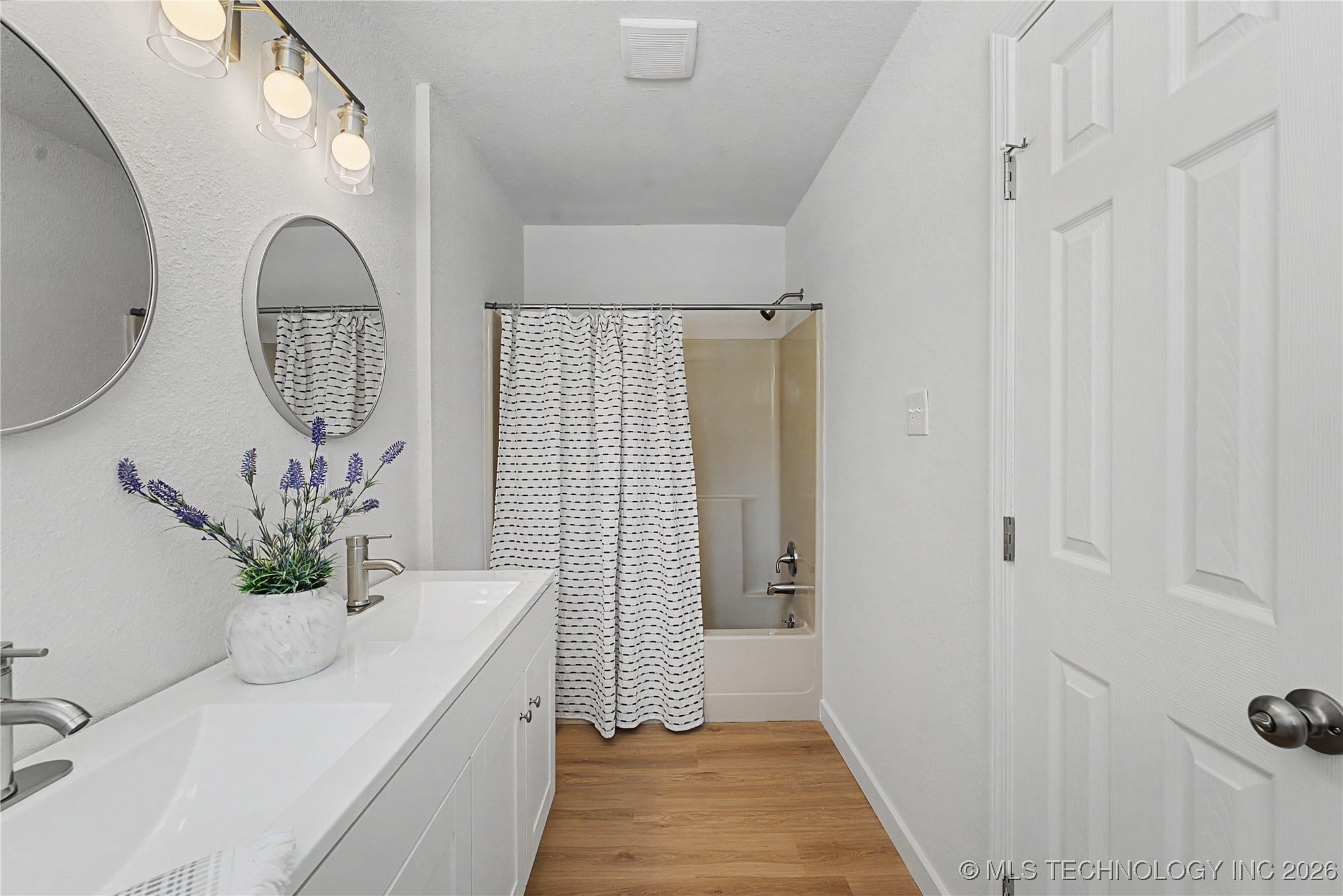 920 N Woodview Drive Property Photo 14