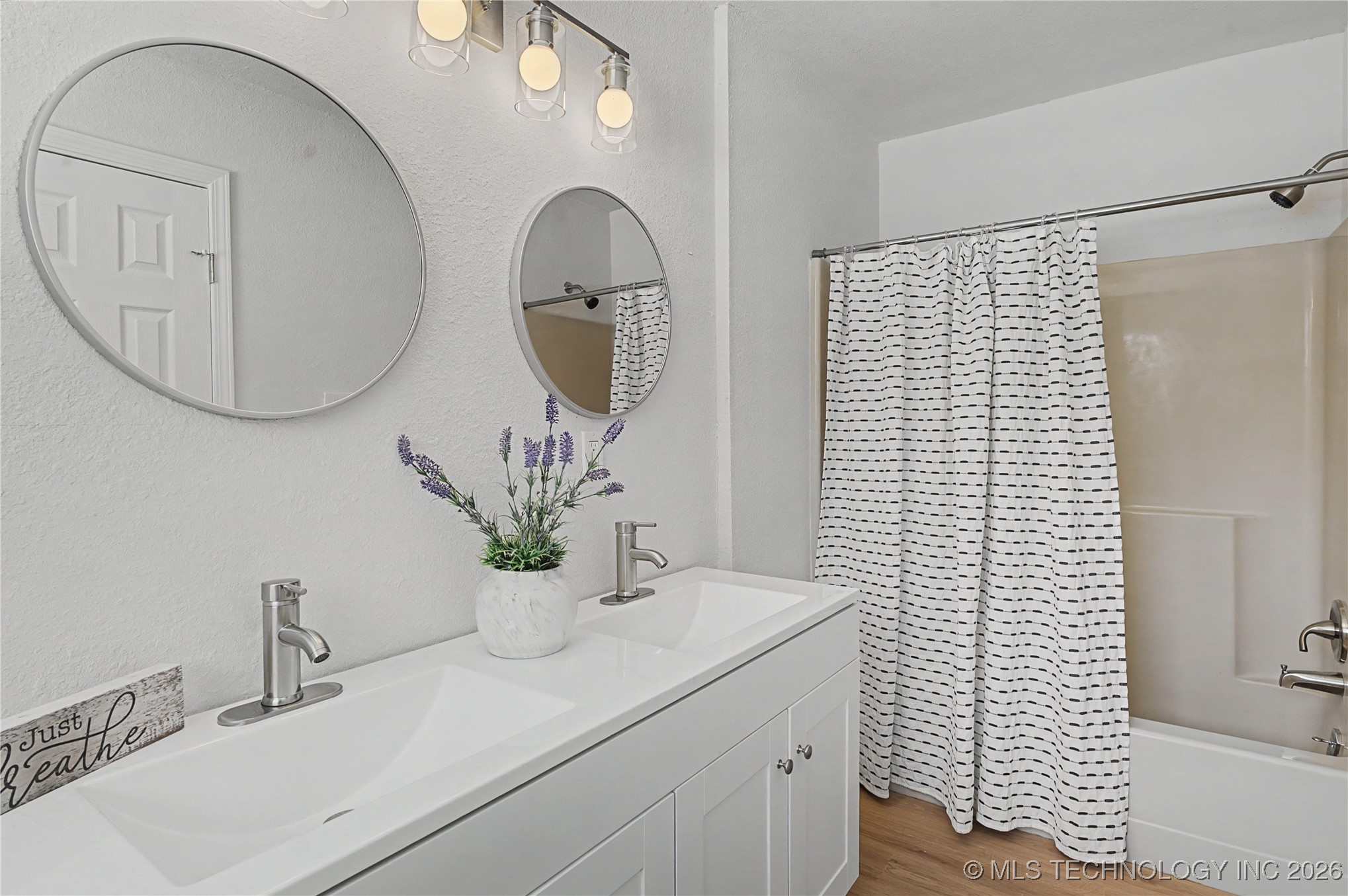 920 N Woodview Drive Property Photo 15