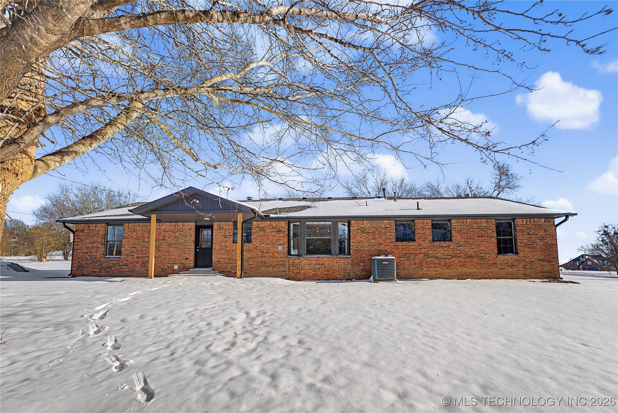 920 N Woodview Drive Property Photo 21