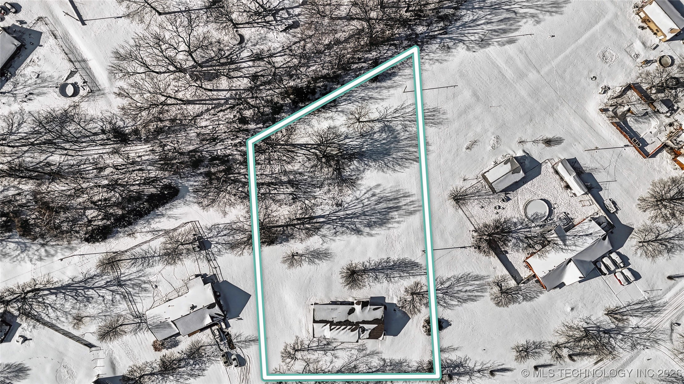 920 N Woodview Drive Property Photo 27