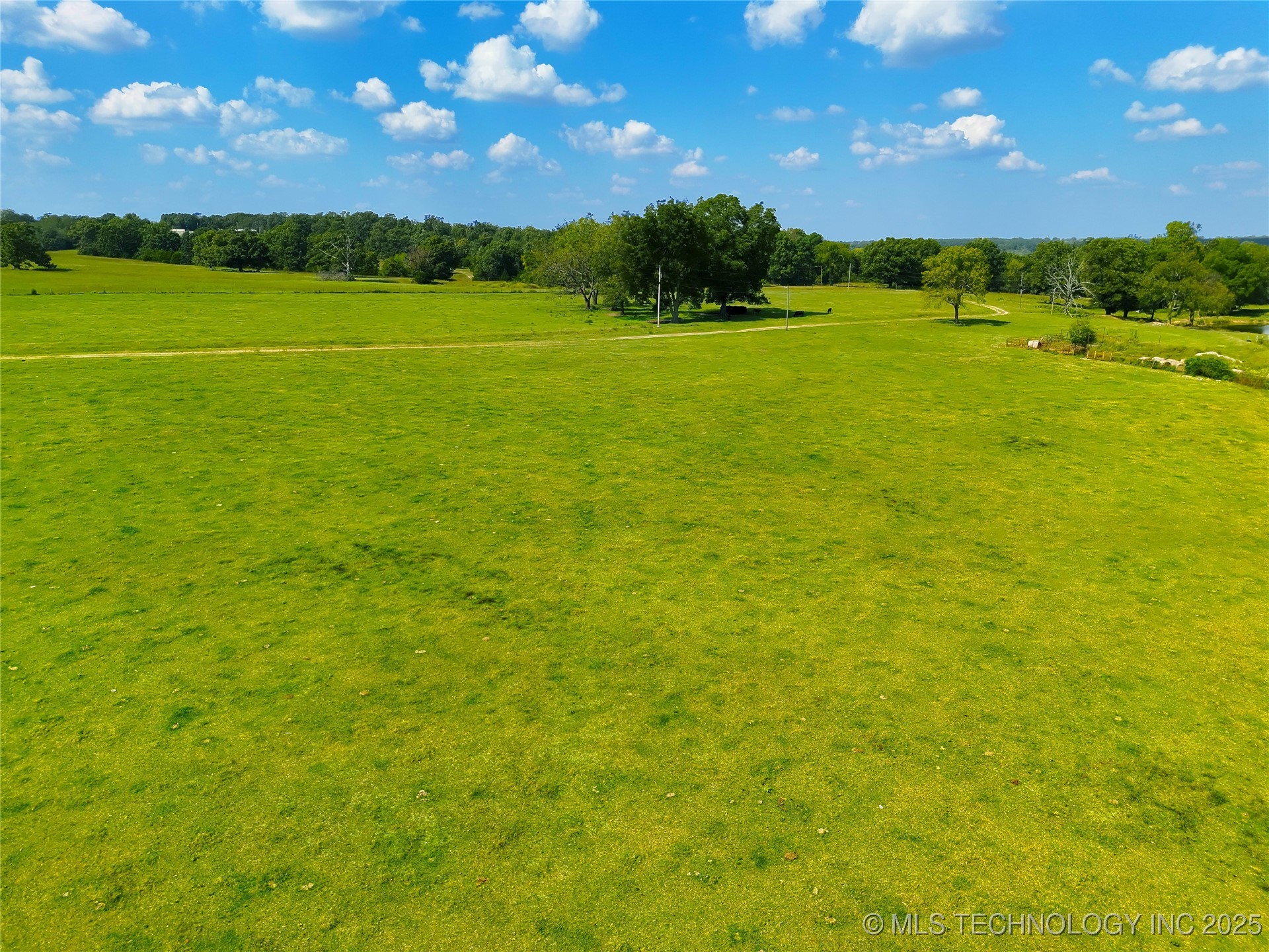 690 Road Property Photo 3