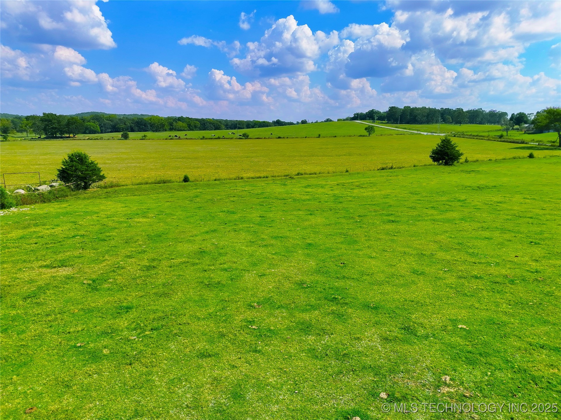 690 Road Property Photo 4